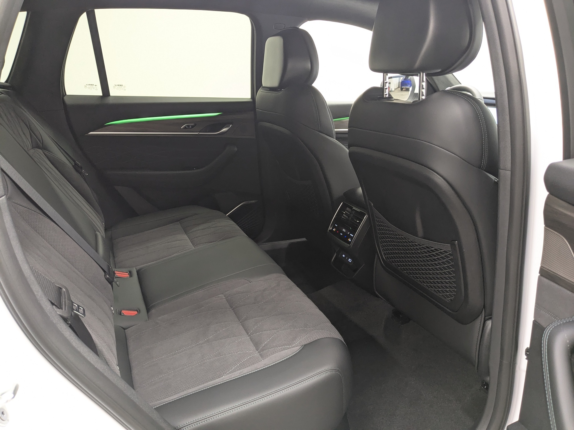 Фото Monjaro Flagship SE 2.0T/238 8AT 4WD