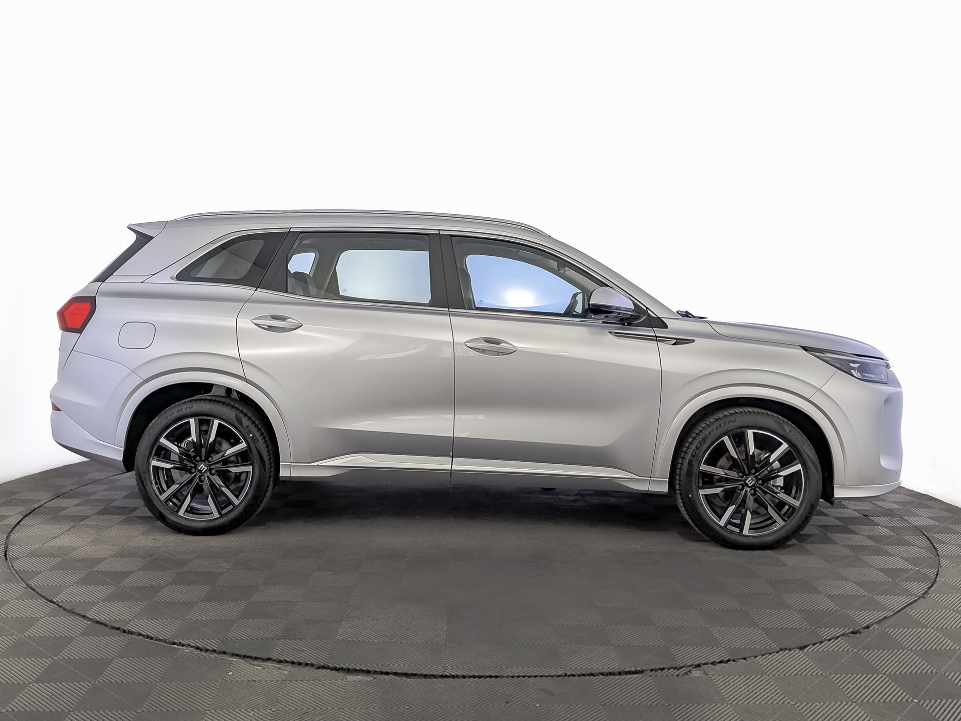 Фото Evolute i-SPACE 5 мест 1.5ELH/95 25кВт FWD