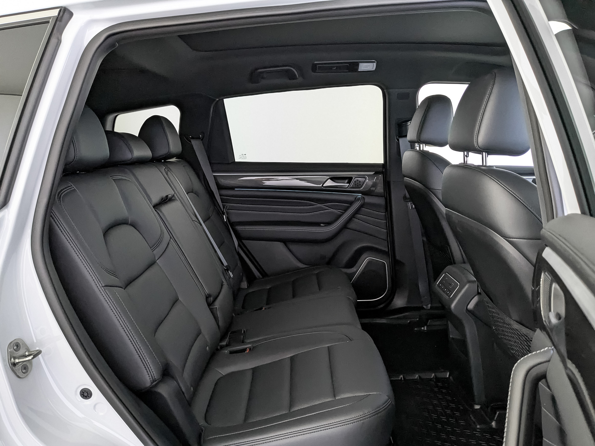 Фото DongFeng DFSK Fengon ix7 Luxury 2.0T/220 6AT 4WD