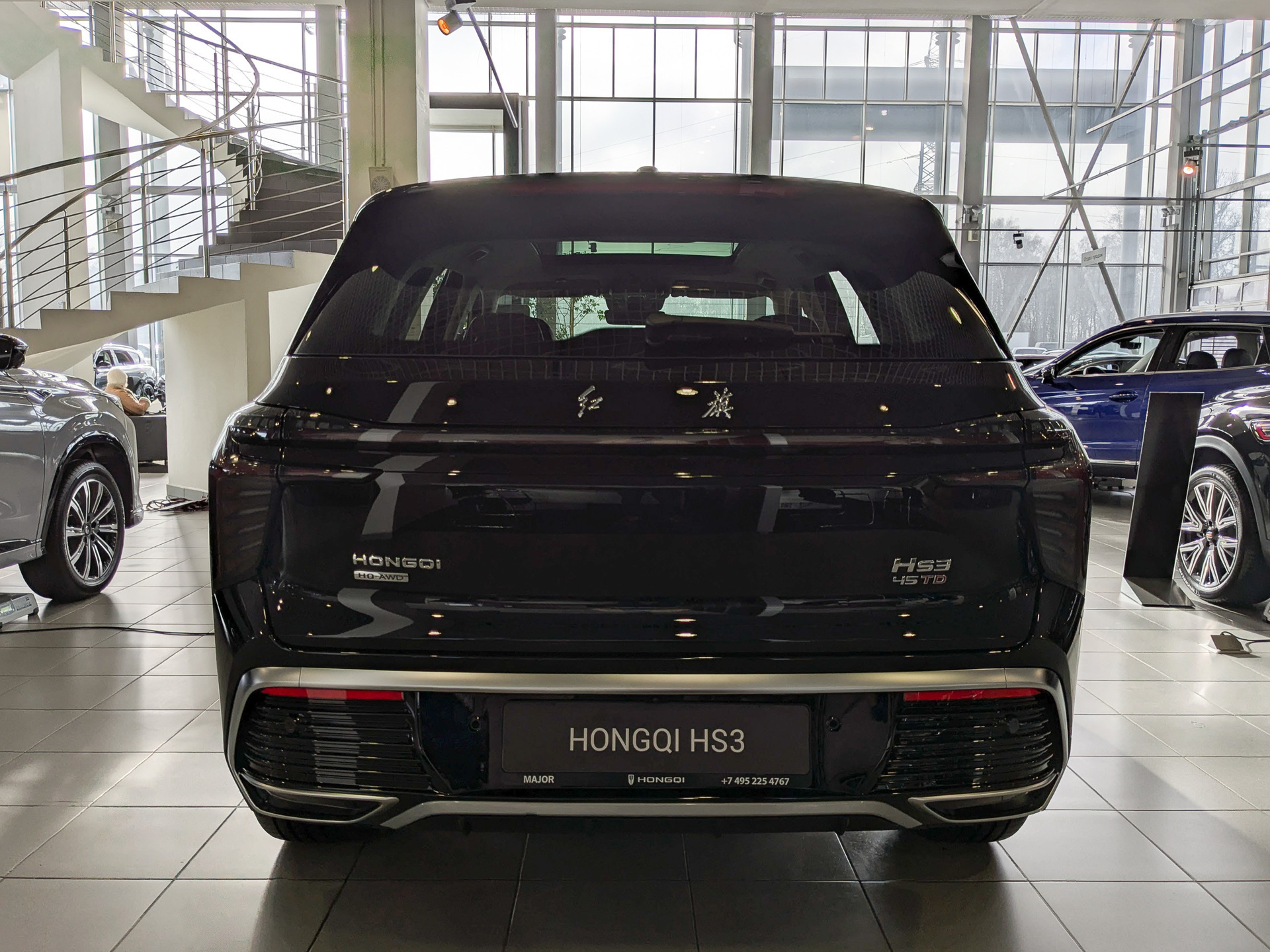 Фото Hongqi HS3 Deluxe 2.0Т/245 8AT 4WD