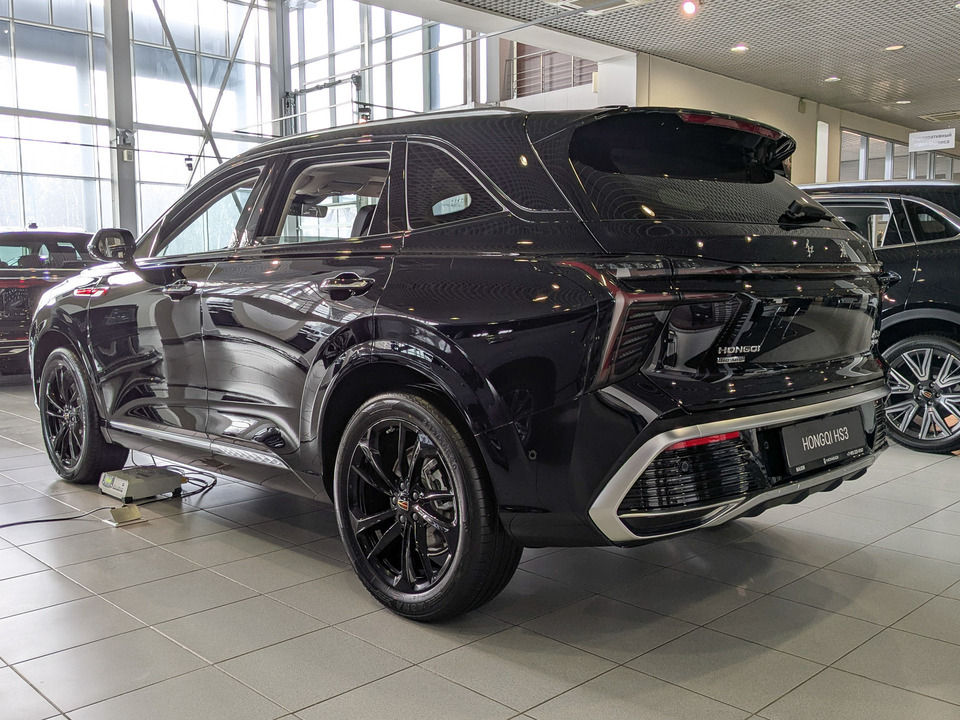Hongqi HS3 Deluxe 2.0Т/245 8AT 4WD
