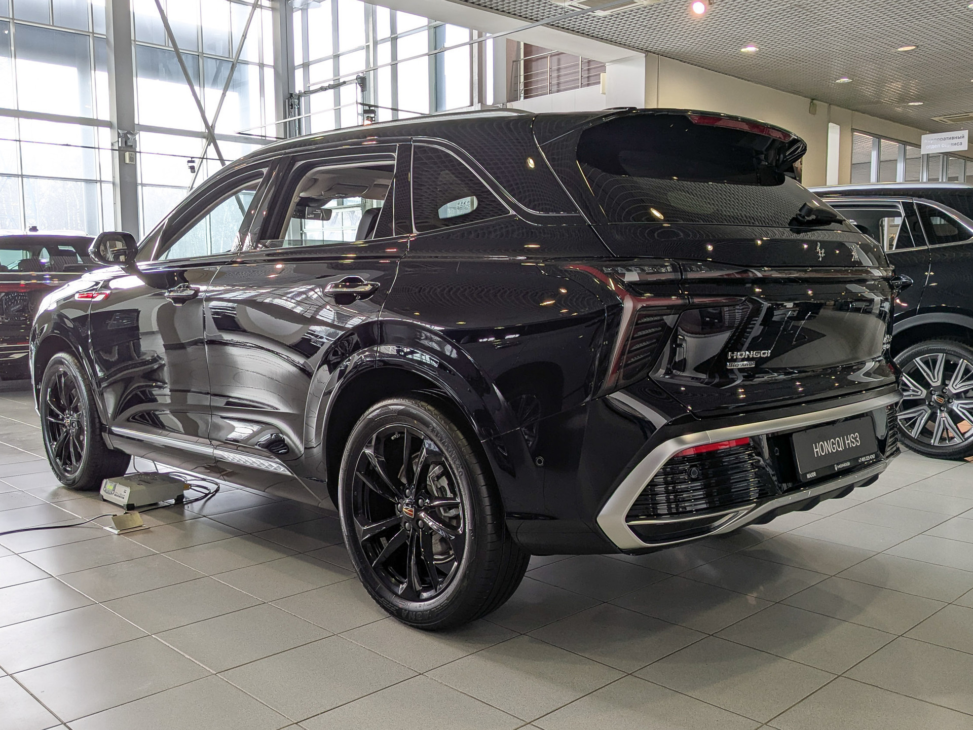 Фото Hongqi HS3 Deluxe 2.0Т/245 8AT 4WD
