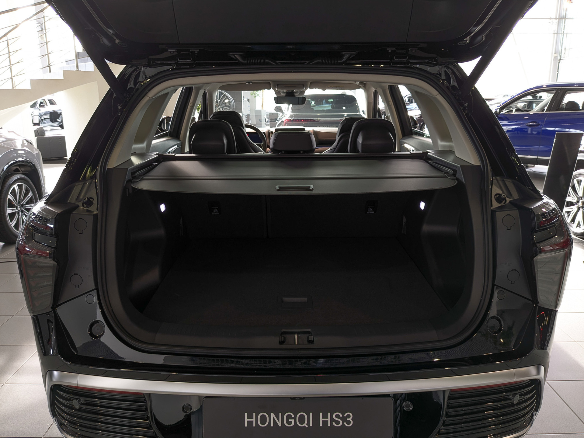 Фото Hongqi HS3 Deluxe 2.0Т/245 8AT 4WD