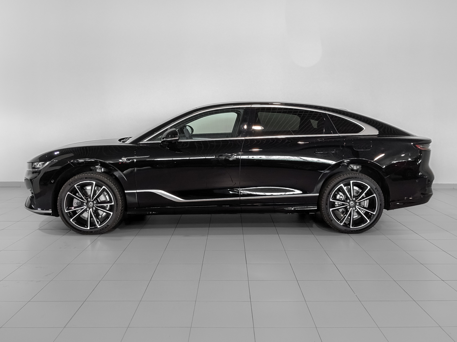 Фото Voyah Passion EVR 1.5ELH/170 43кВт 4WD
