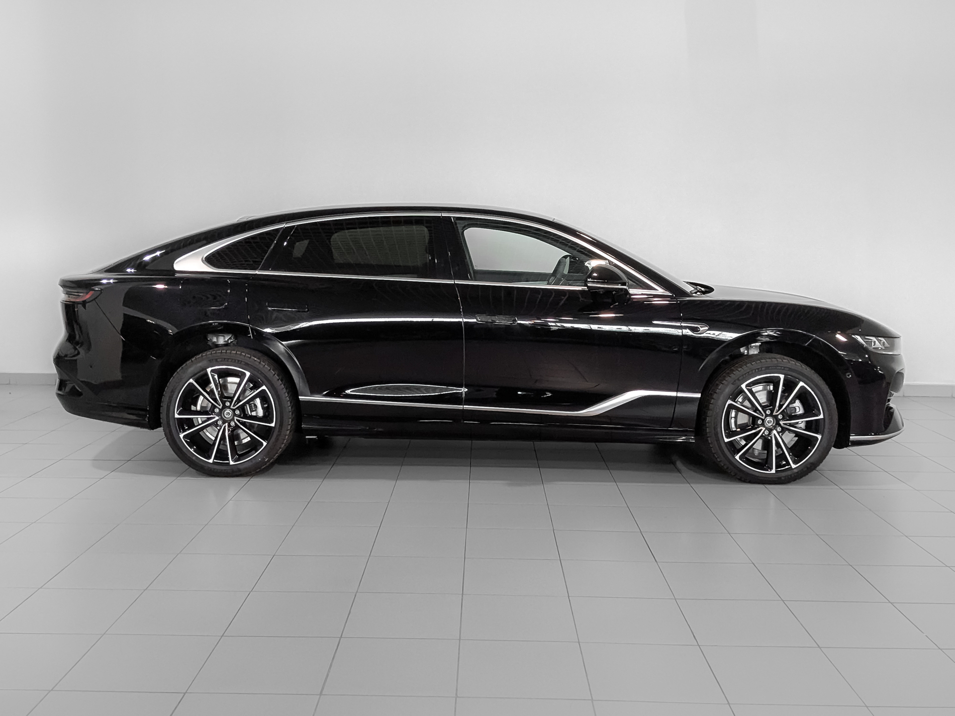 Фото Voyah Passion EVR 1.5ELH/170 43кВт 4WD