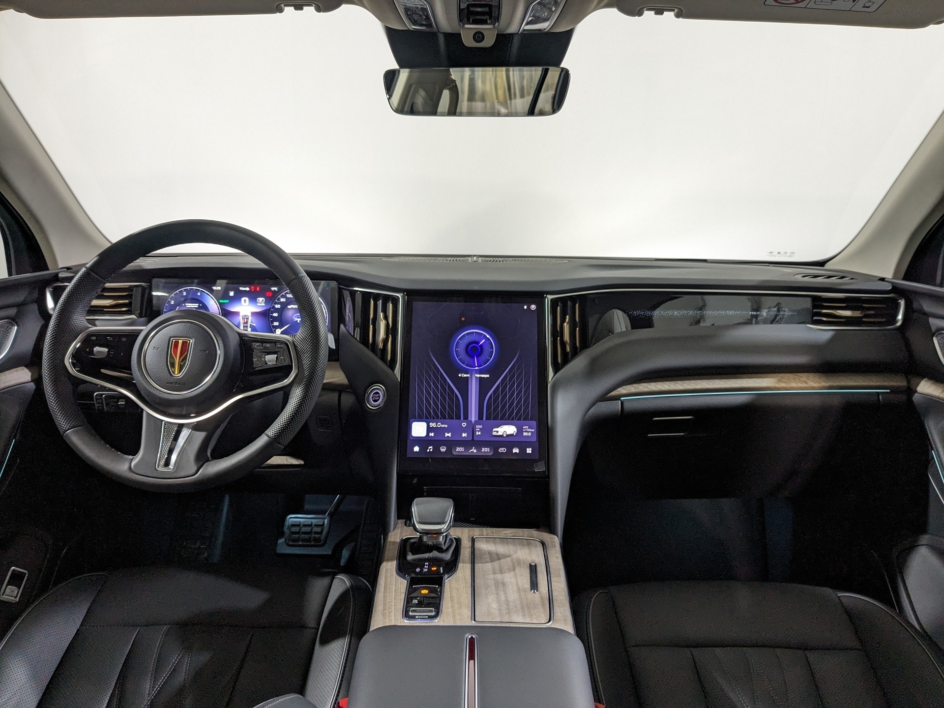 Фото Hongqi HS7 Deluxe 2.0T/245 8AT 4WD