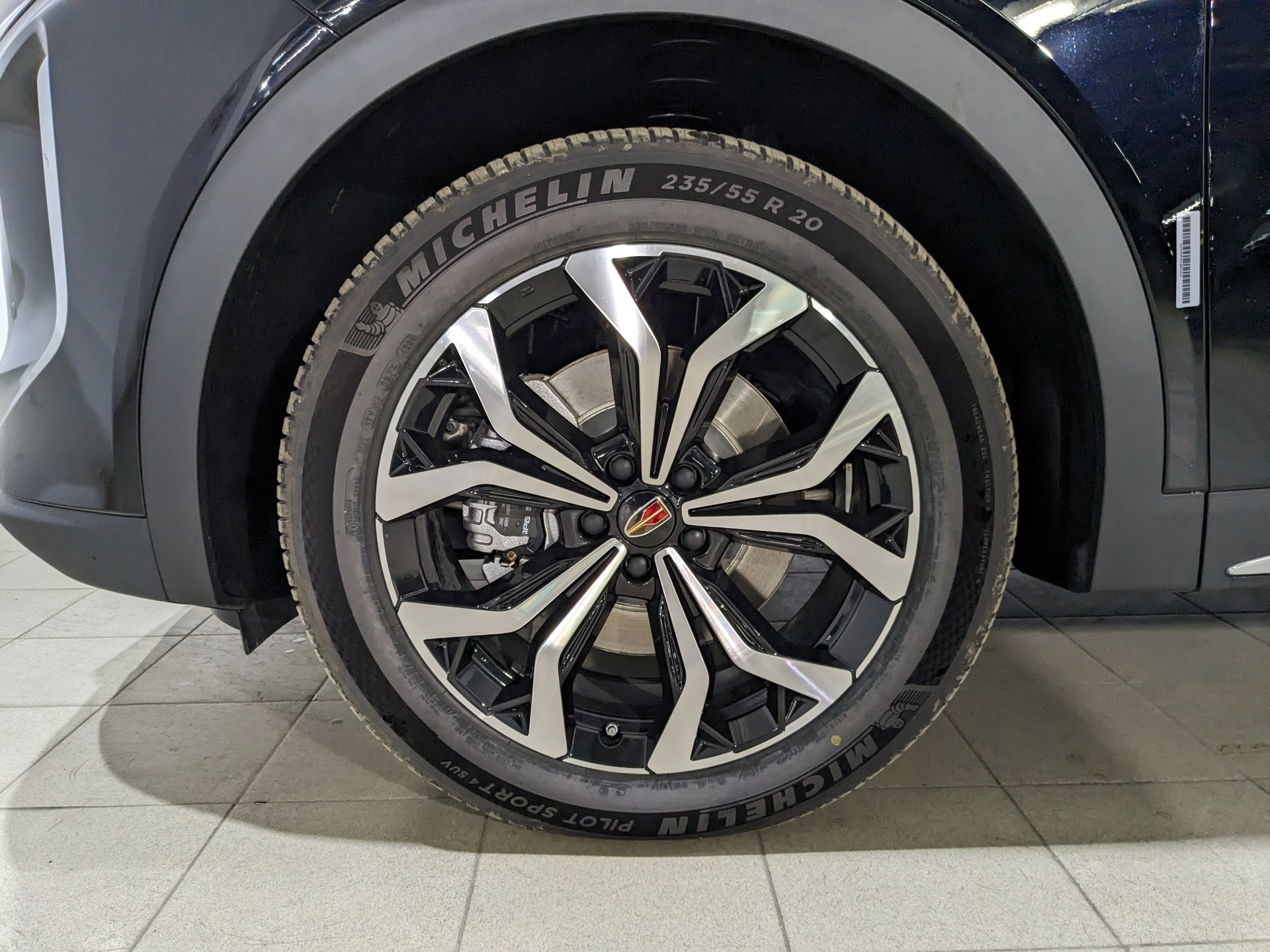 Фото Hongqi HS7 Deluxe 2.0T/245 8AT 4WD