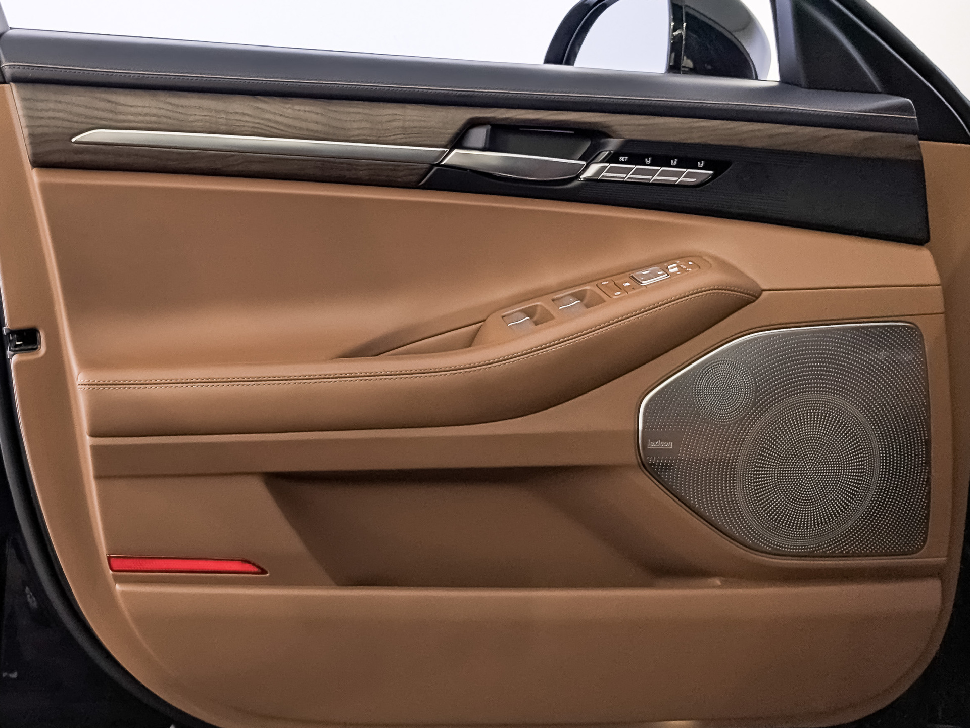 GENESIS G90 5.00 (413 л.с), автомат, 2021, пробег 53 304 км