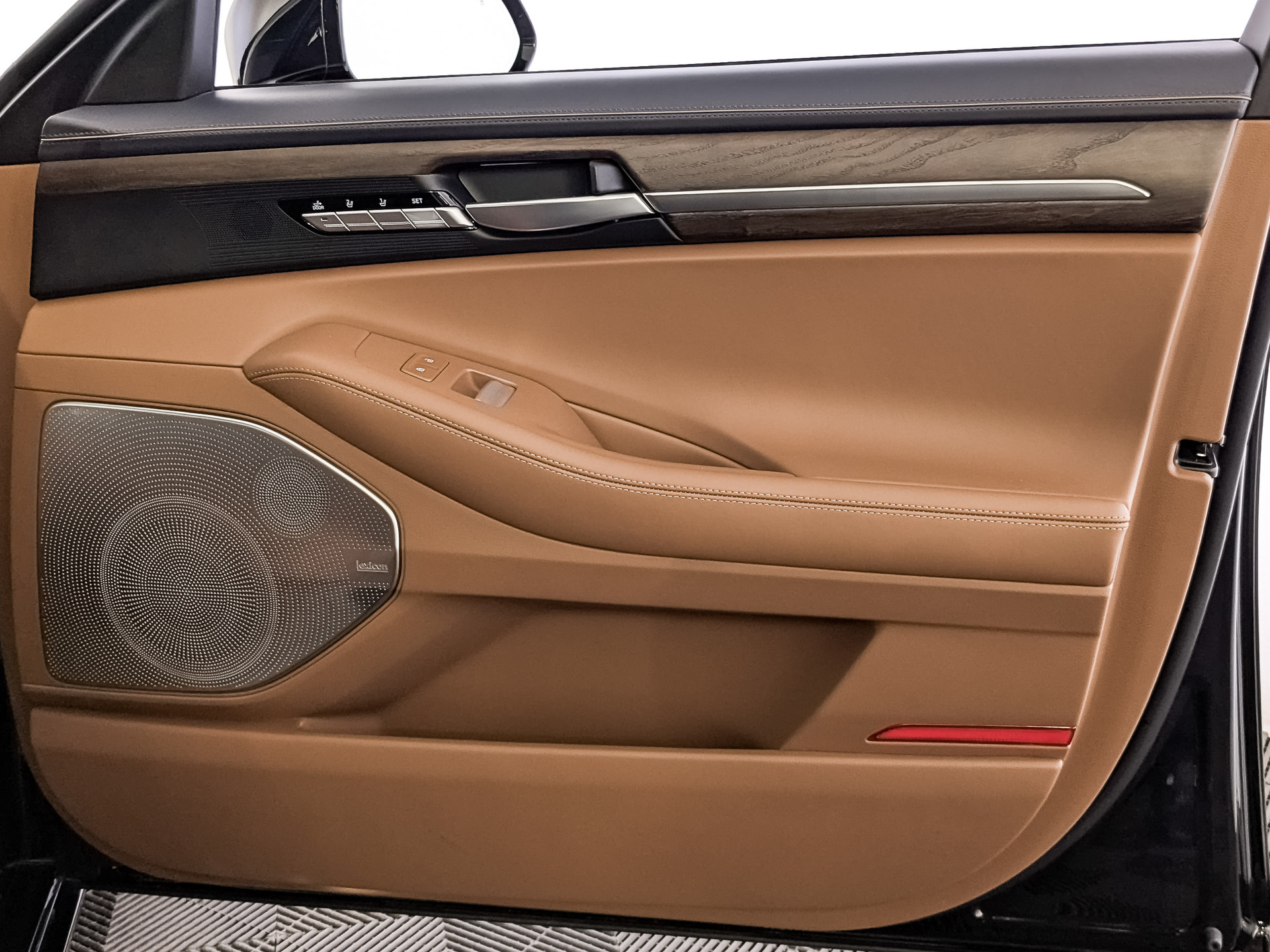 GENESIS G90 5.00 (413 л.с), автомат, 2021, пробег 53 304 км