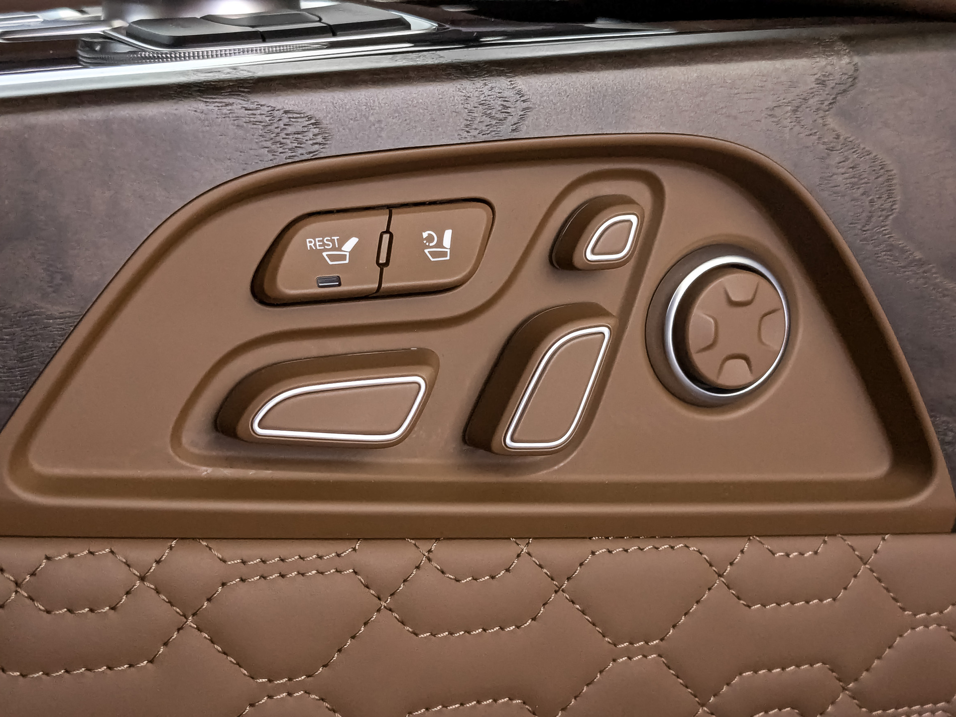 GENESIS G90 5.00 (413 л.с), автомат, 2021, пробег 53 304 км