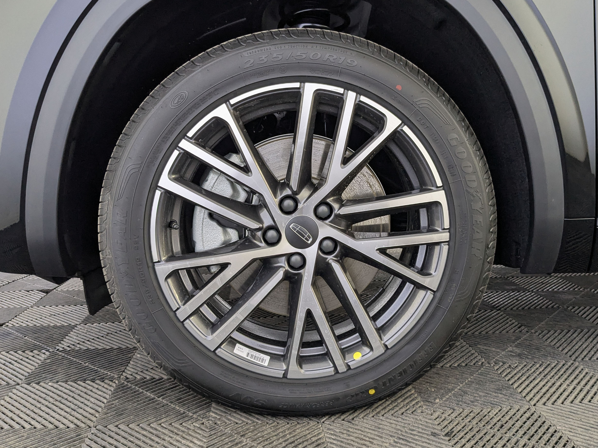 Фото Geely Monjaro Luxury SE 2.0T/238 8AT 4WD