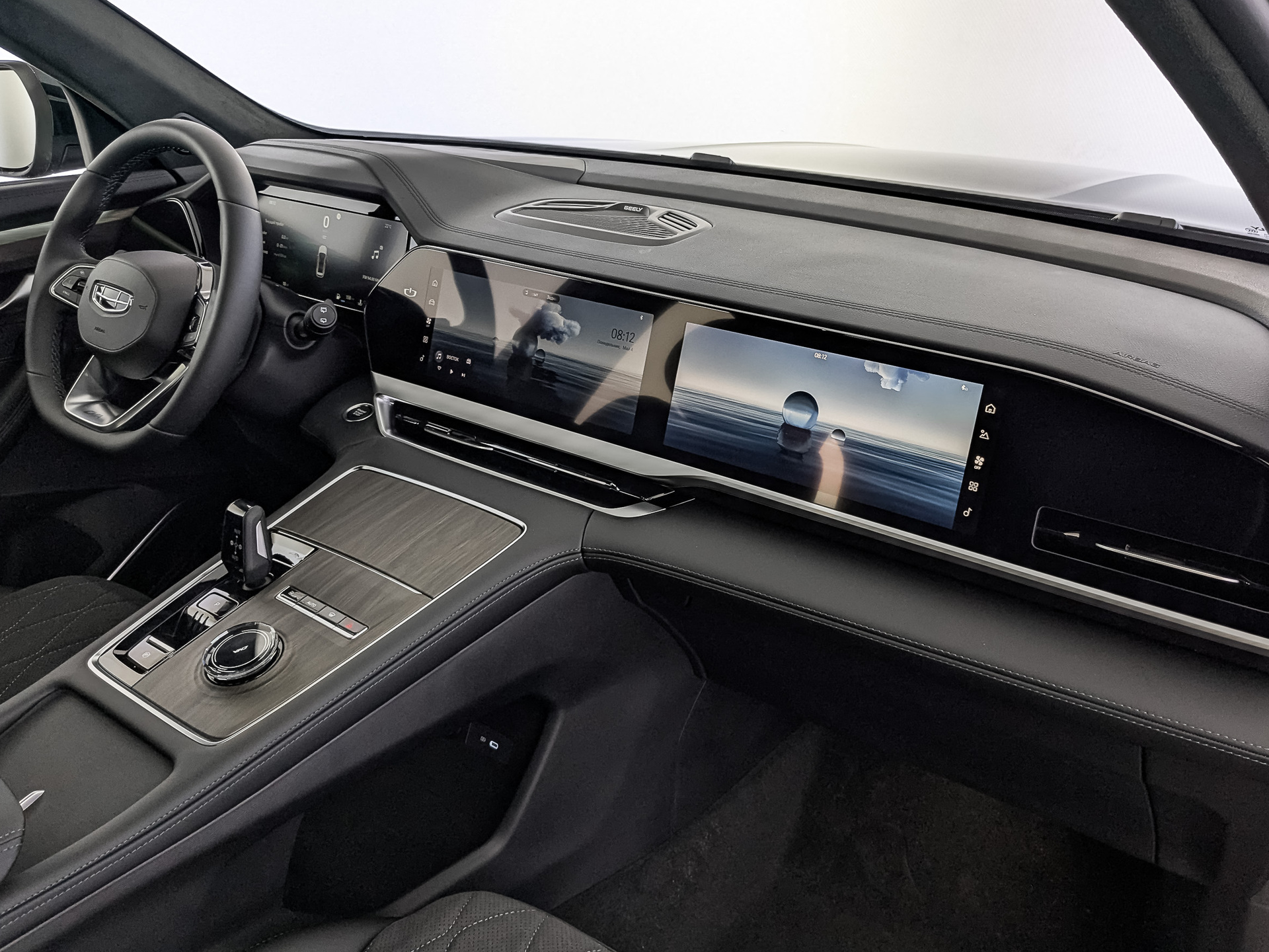 Фото Geely Monjaro Luxury SE 2.0T/238 8AT 4WD
