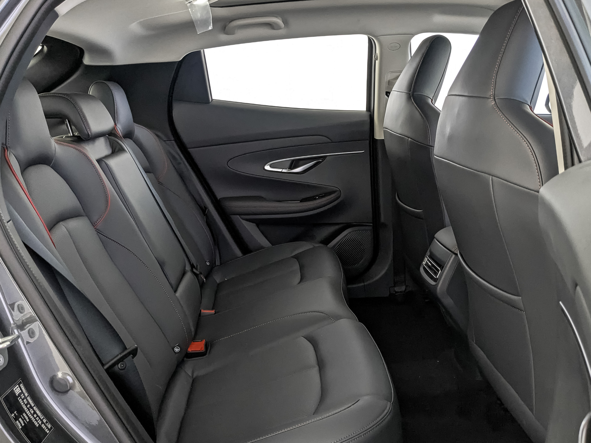 Фото Changan UNI-T Техно 1.5T/167 7RT Передний привод