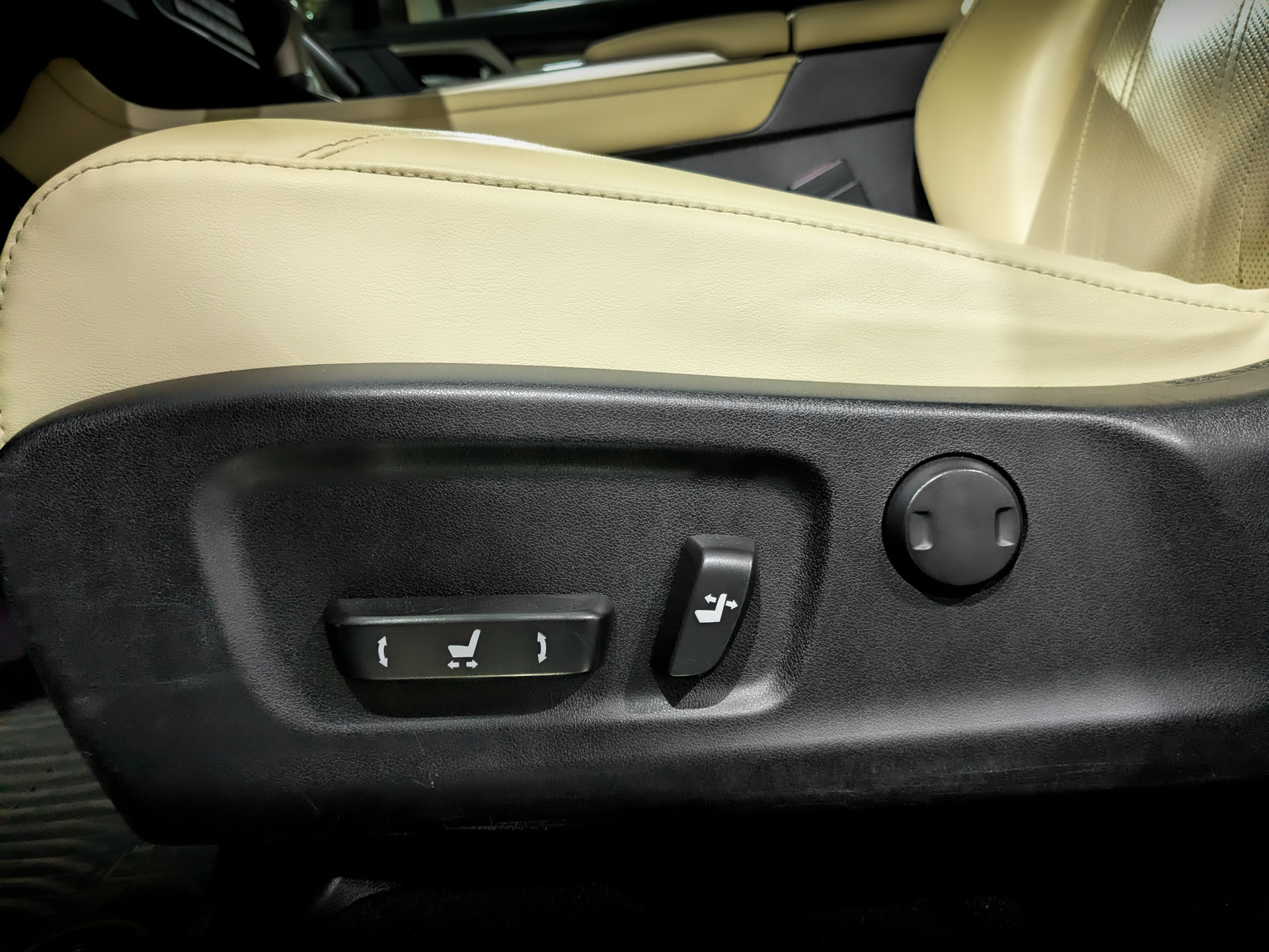 LEXUS RX 2.00 (238 л.с), автомат, 2021, пробег 112 727 км