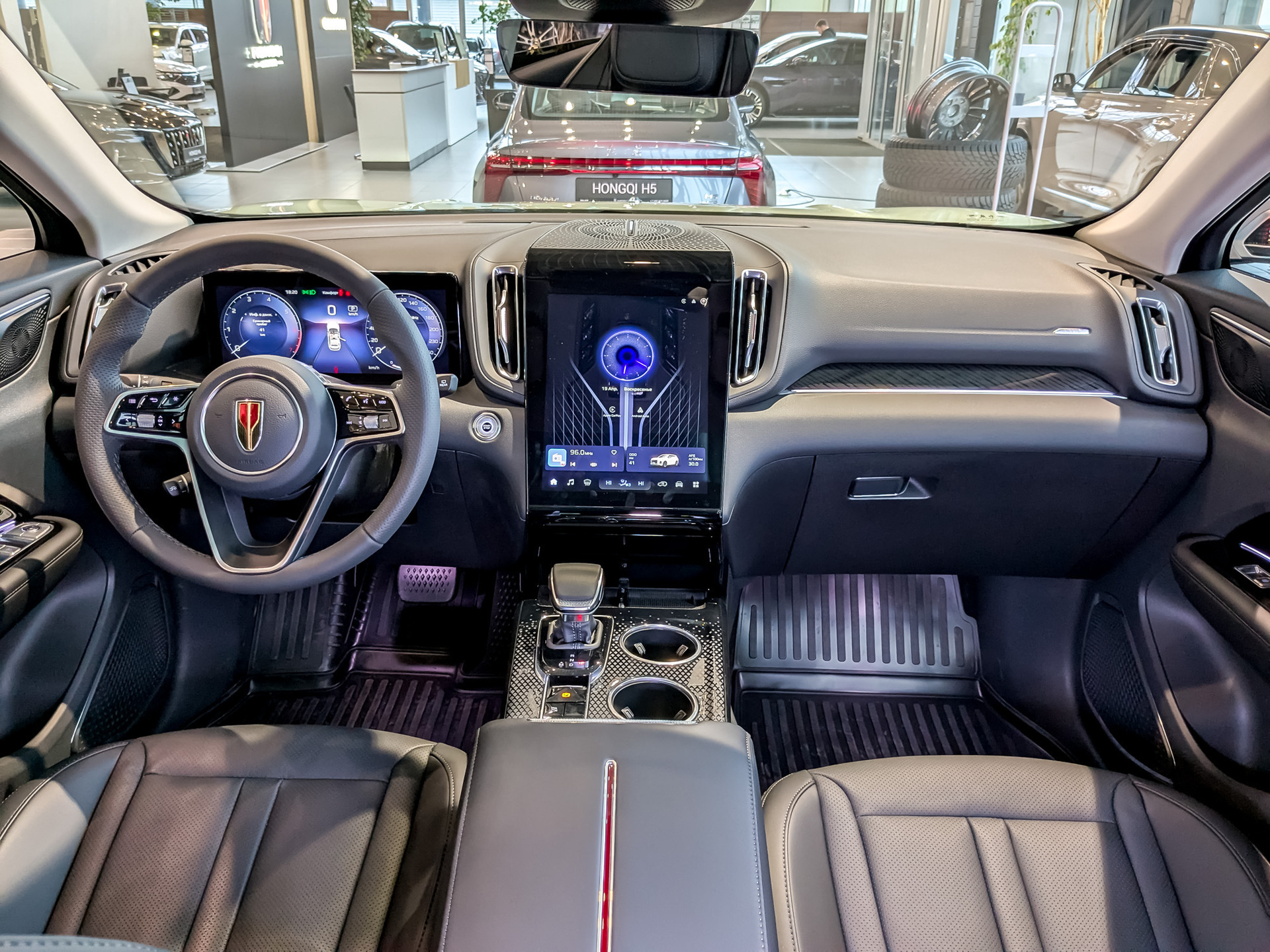 Фото Hongqi HS3 Deluxe 2.0Т/245 8AT 4WD
