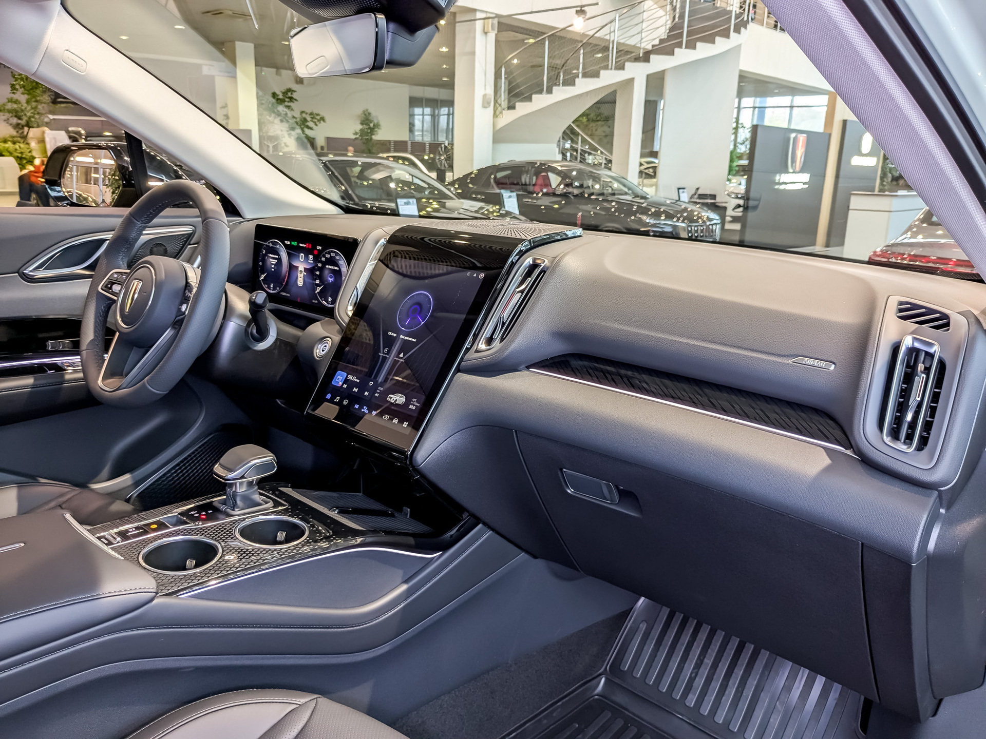 Фото Hongqi HS3 Deluxe 2.0Т/245 8AT 4WD
