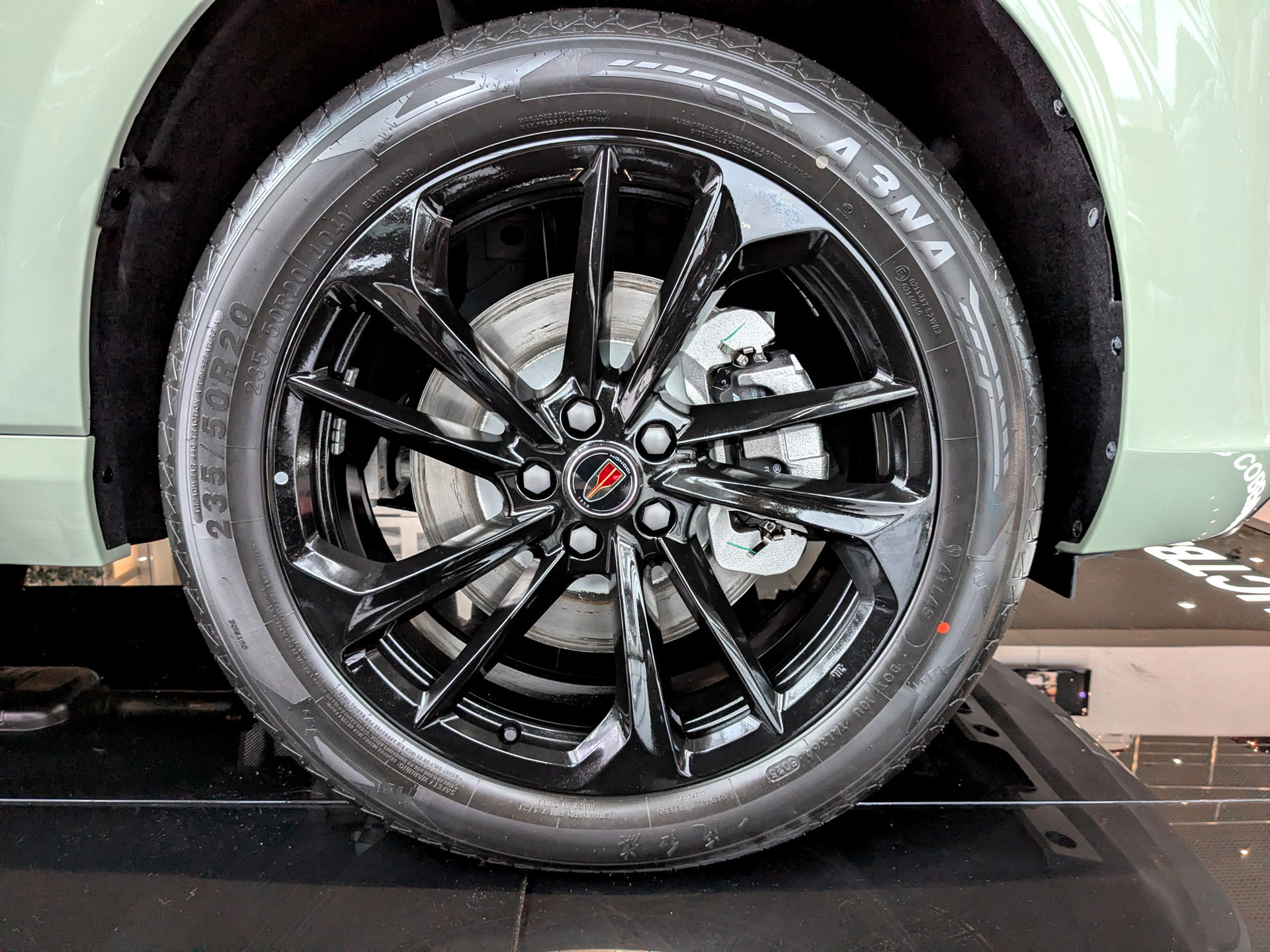 Фото Hongqi HS3 Deluxe 2.0Т/245 8AT 4WD