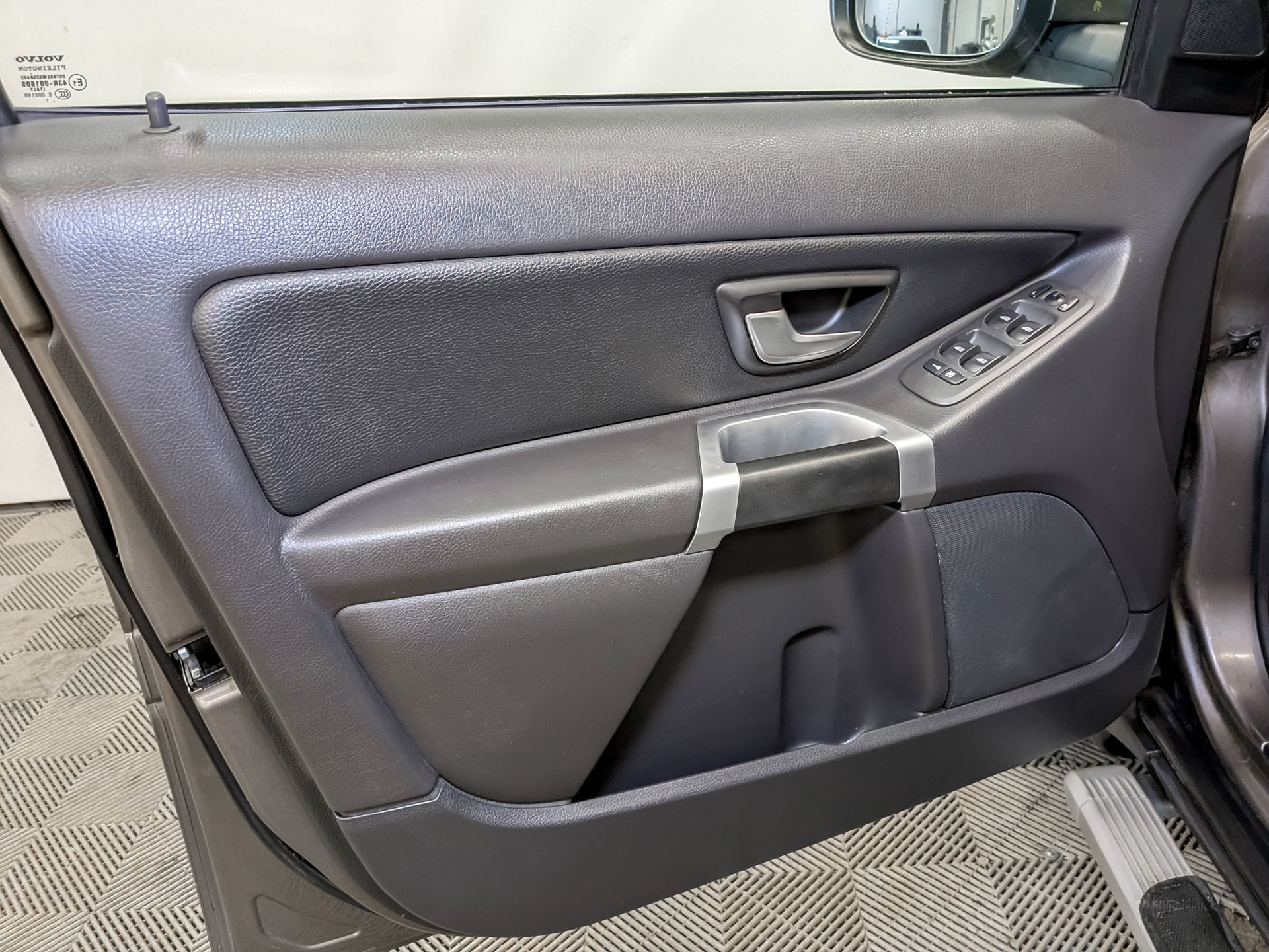 VOLVO XC90 2.50 (210 л.с), автомат, 2011, пробег 135 512 км