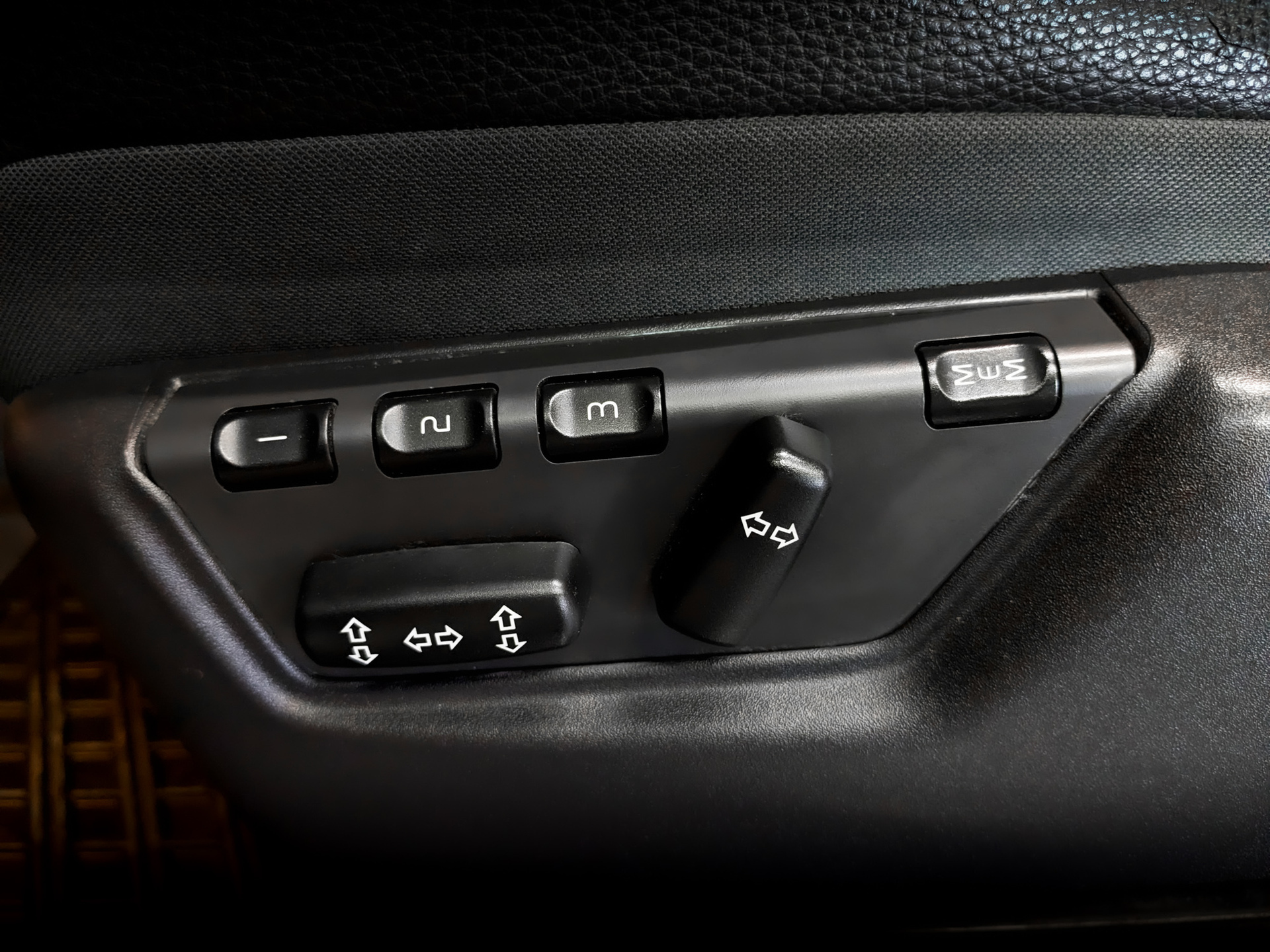 VOLVO XC90 2.50 (210 л.с), автомат, 2011, пробег 135 512 км