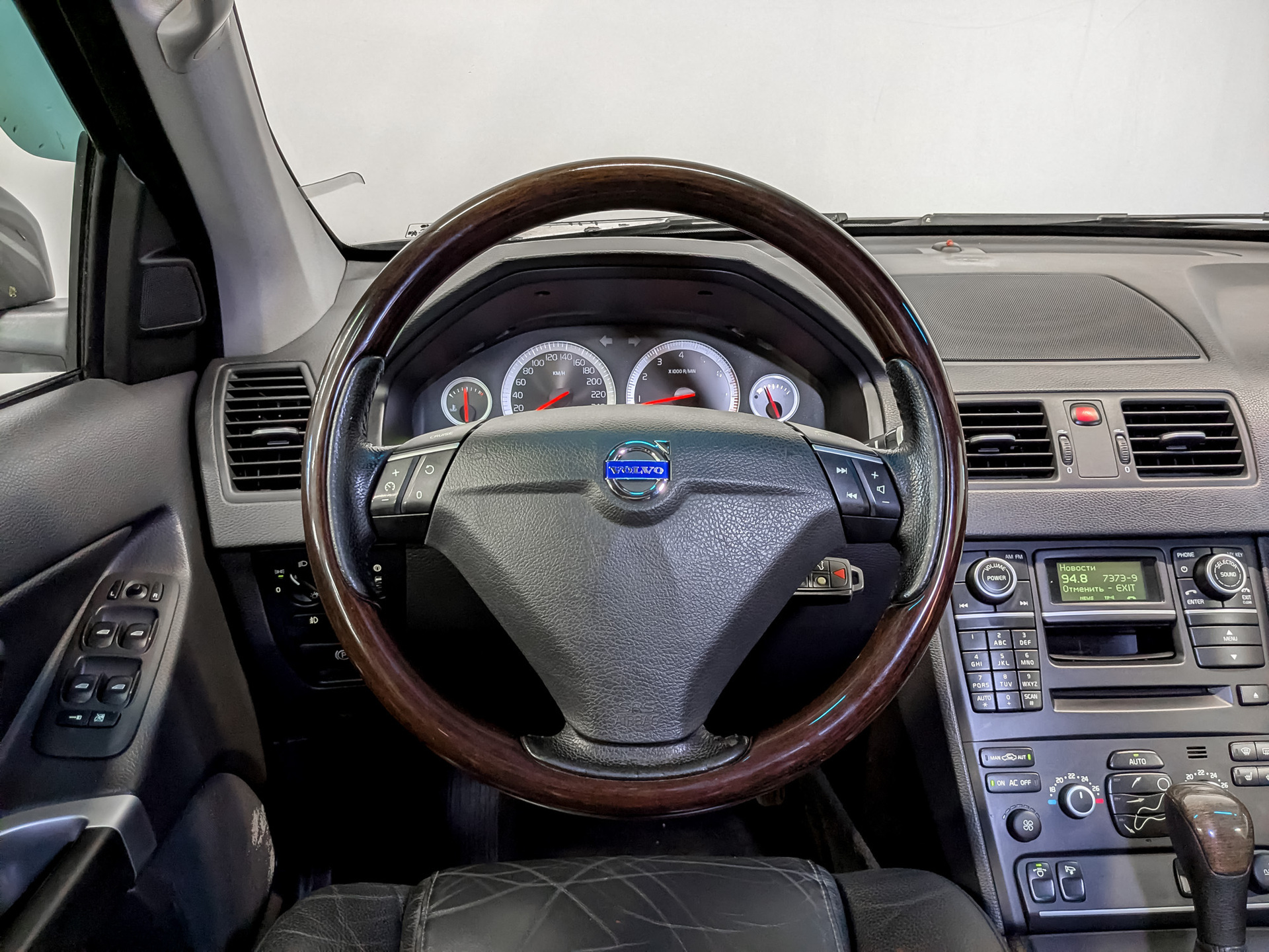 VOLVO XC90 2.50 (210 л.с), автомат, 2011, пробег 135 512 км