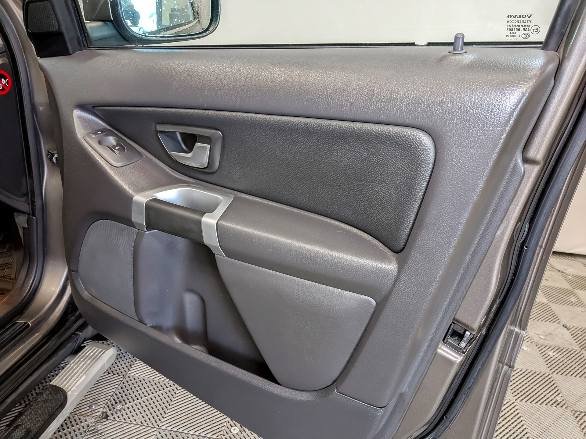 VOLVO XC90 2.50 (210 л.с), автомат, 2011, пробег 135 512 км