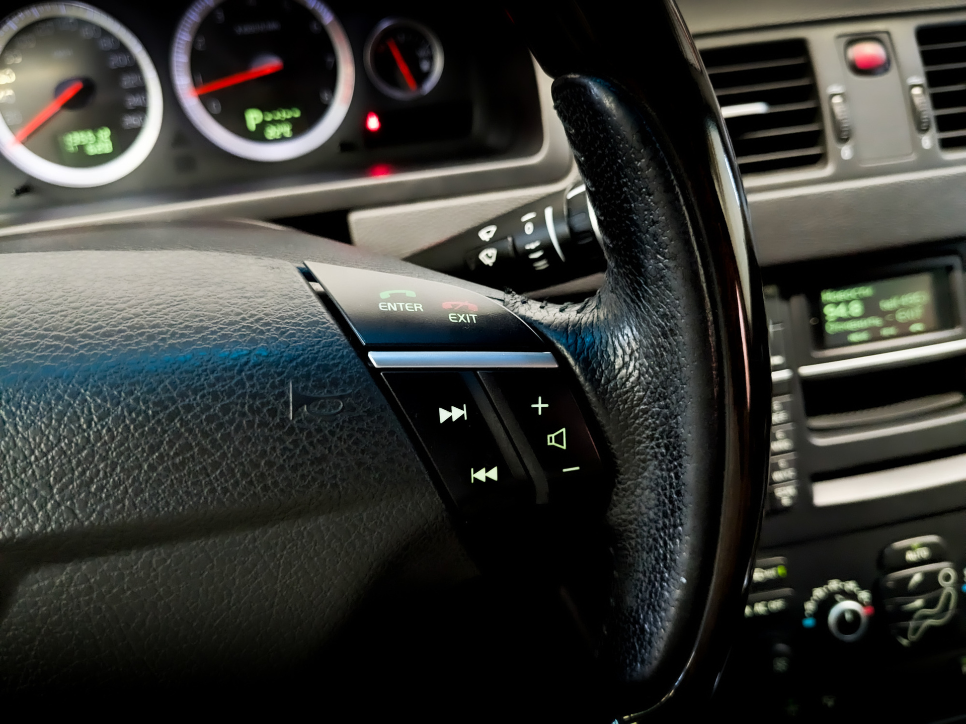 VOLVO XC90 2.50 (210 л.с), автомат, 2011, пробег 135 512 км