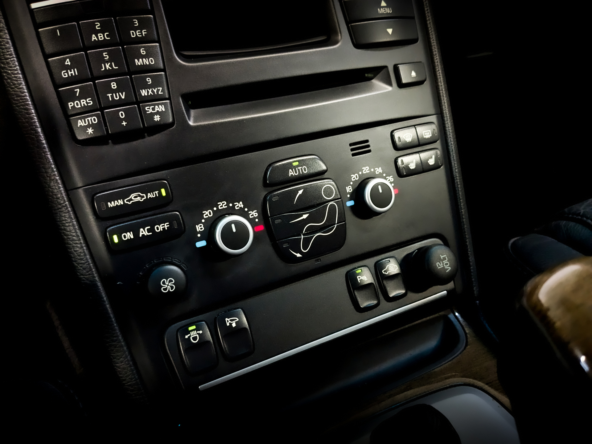 VOLVO XC90 2.50 (210 л.с), автомат, 2011, пробег 135 512 км