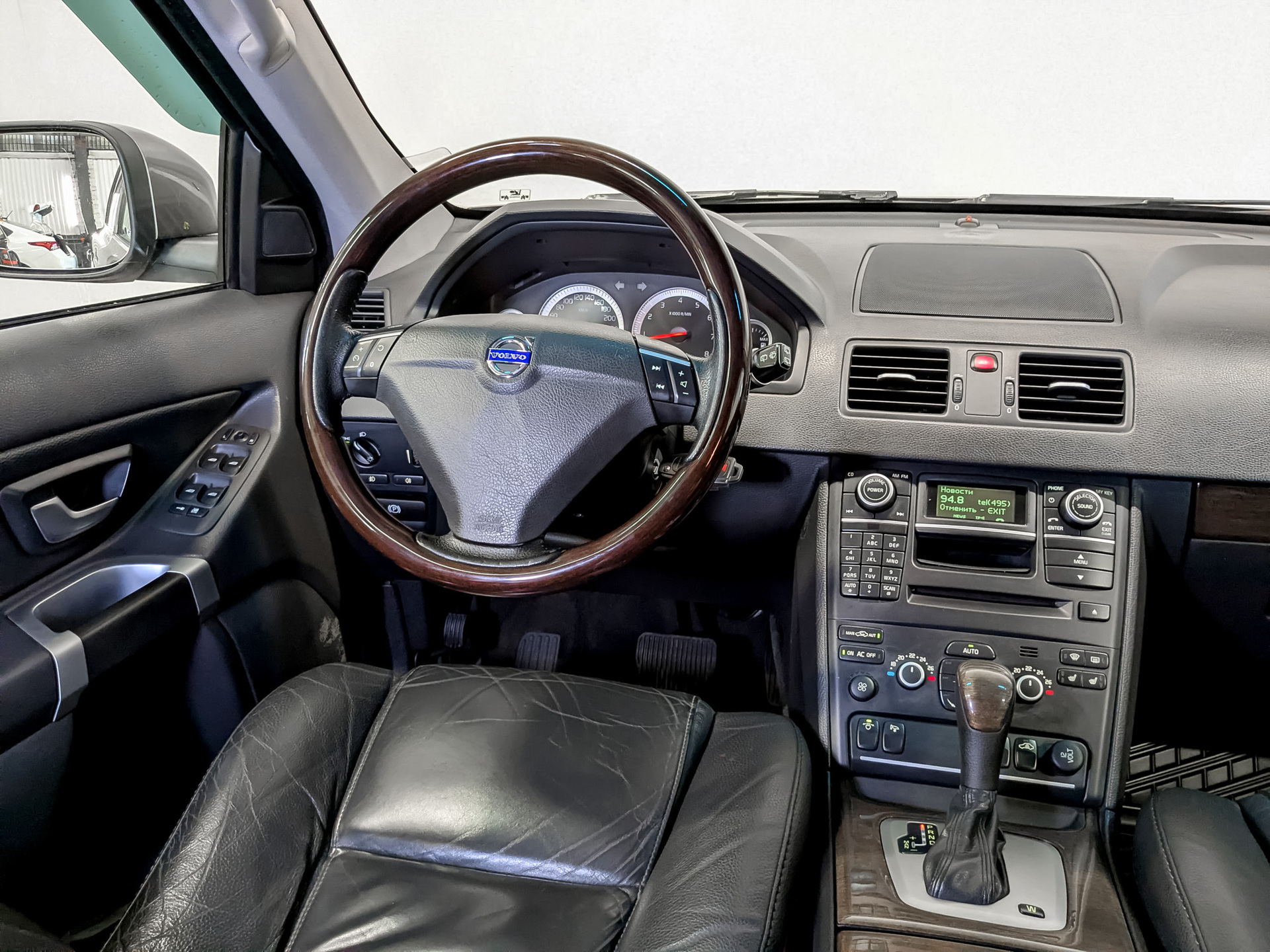 VOLVO XC90 2.50 (210 л.с), автомат, 2011, пробег 135 512 км