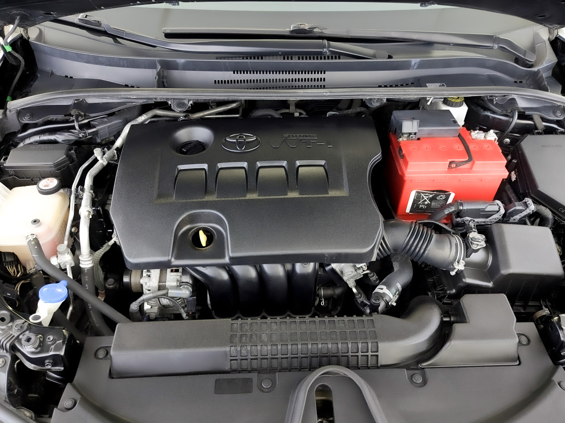 TOYOTA Corolla 1.60 (122 л.с), автомат, 2019, пробег 183 999 км