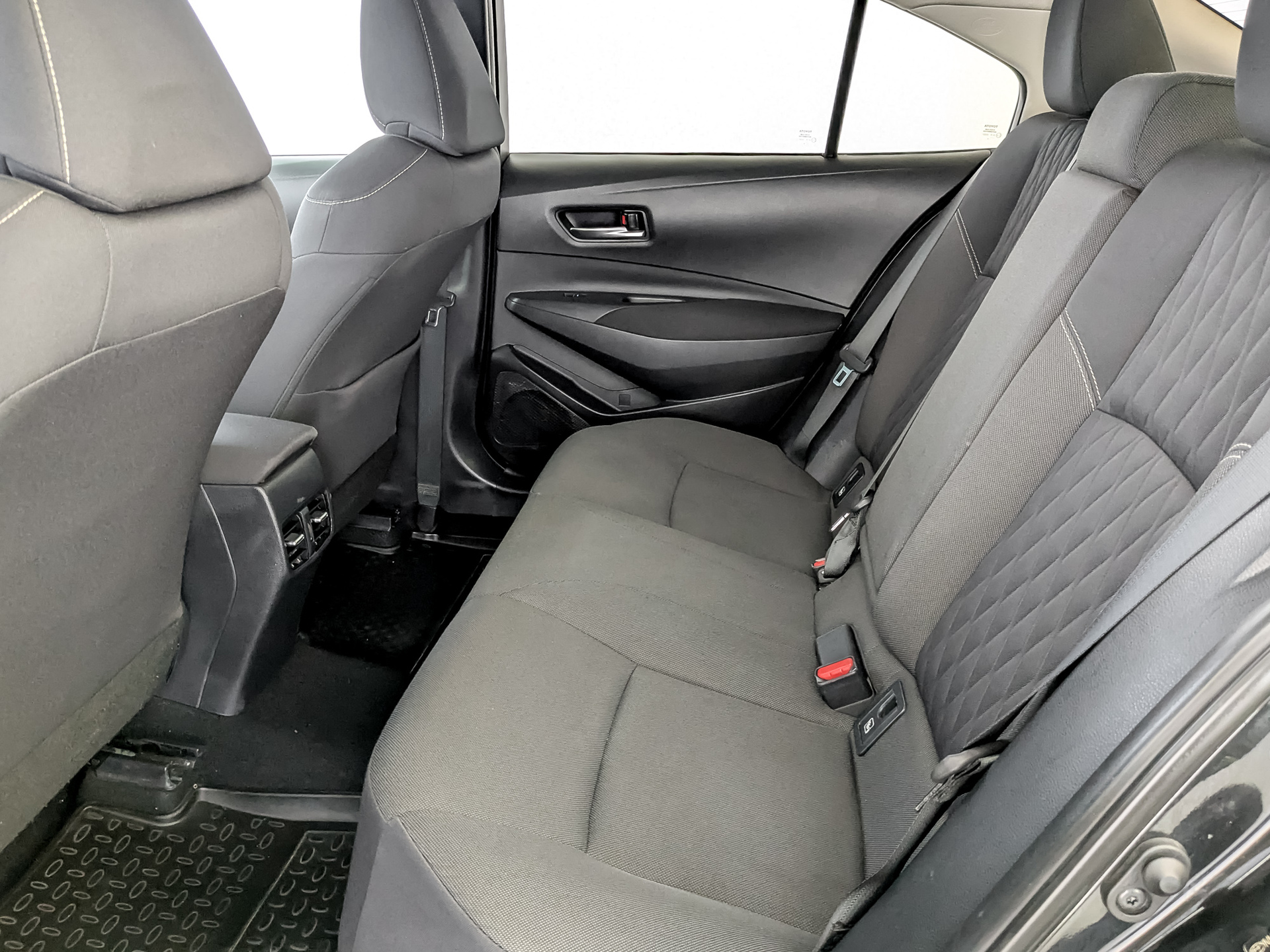 TOYOTA Corolla 1.60 (122 л.с), автомат, 2019, пробег 183 999 км