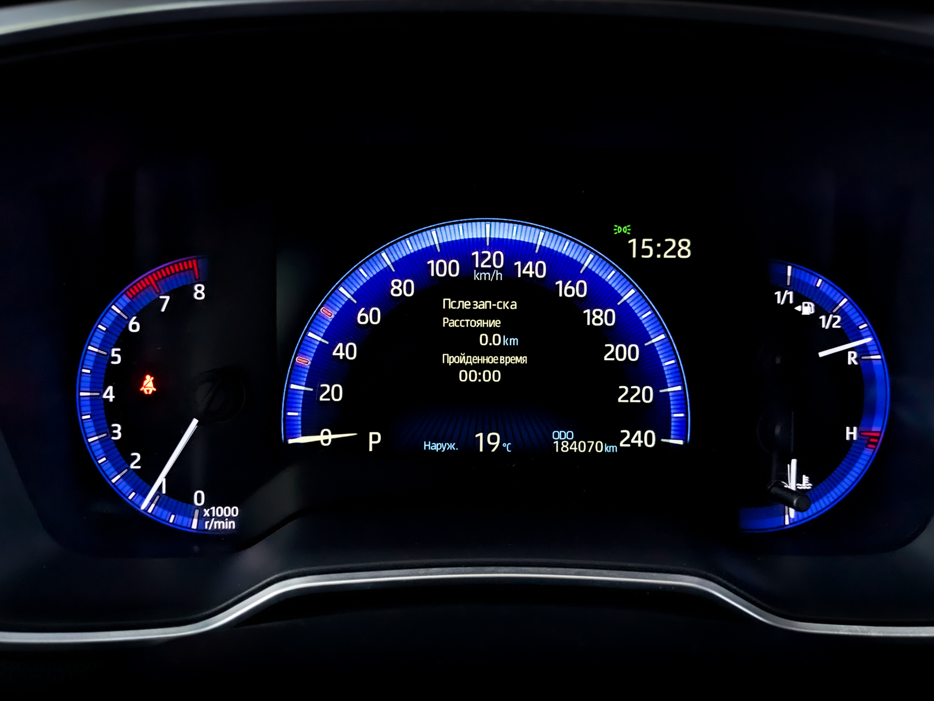 TOYOTA Corolla 1.60 (122 л.с), автомат, 2019, пробег 183 999 км
