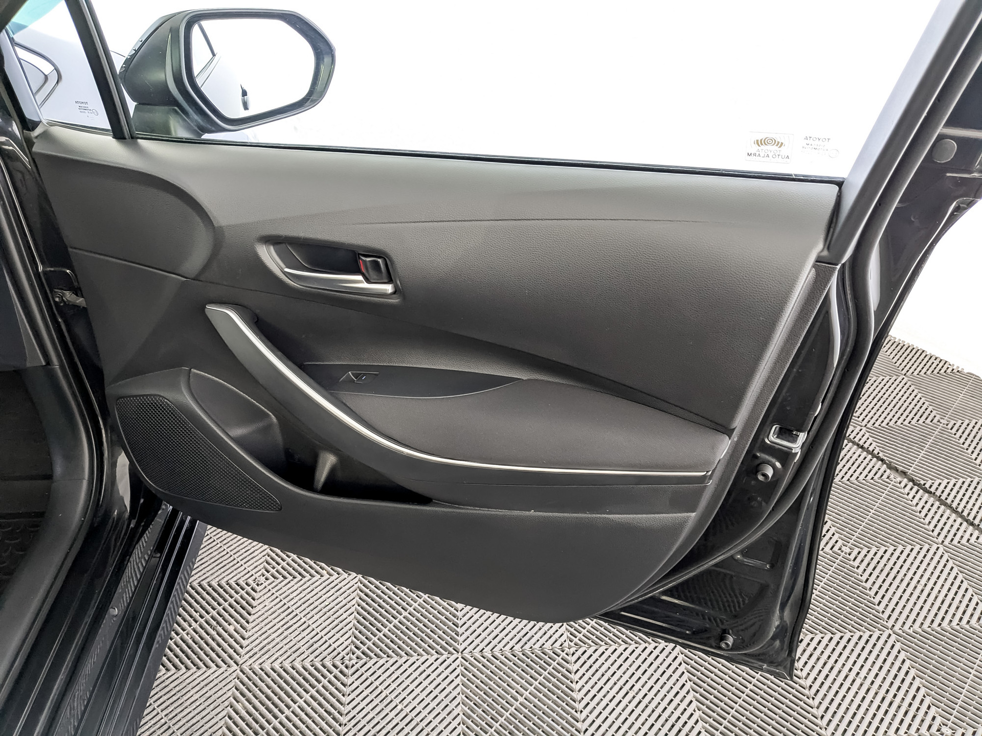 TOYOTA Corolla 1.60 (122 л.с), автомат, 2019, пробег 183 999 км