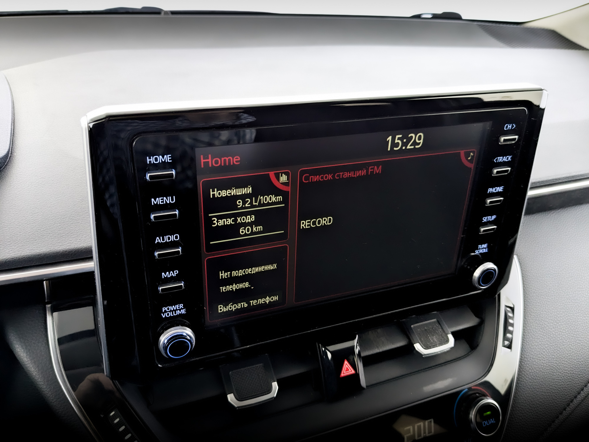 TOYOTA Corolla 1.60 (122 л.с), автомат, 2019, пробег 183 999 км