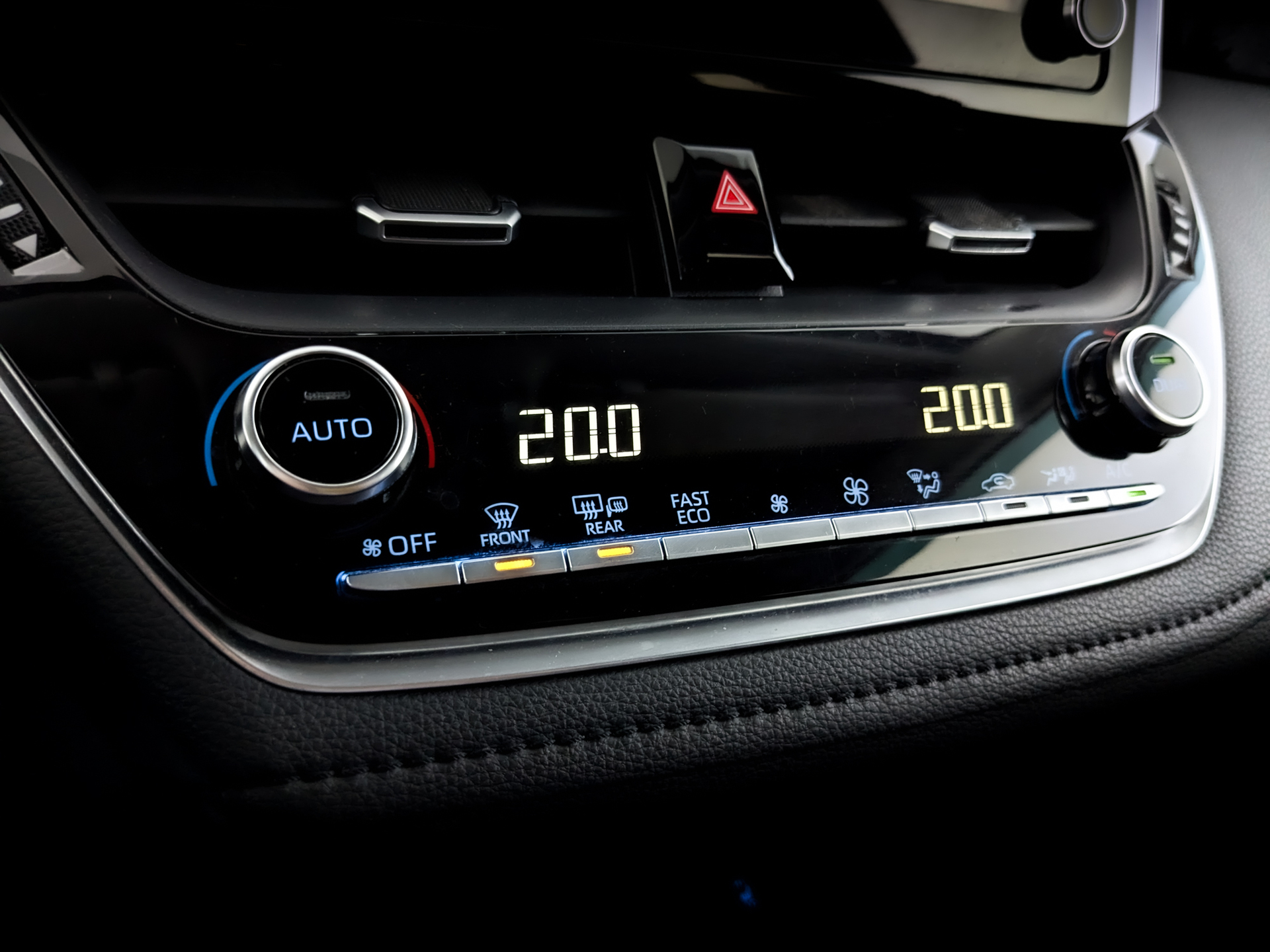TOYOTA Corolla 1.60 (122 л.с), автомат, 2019, пробег 183 999 км