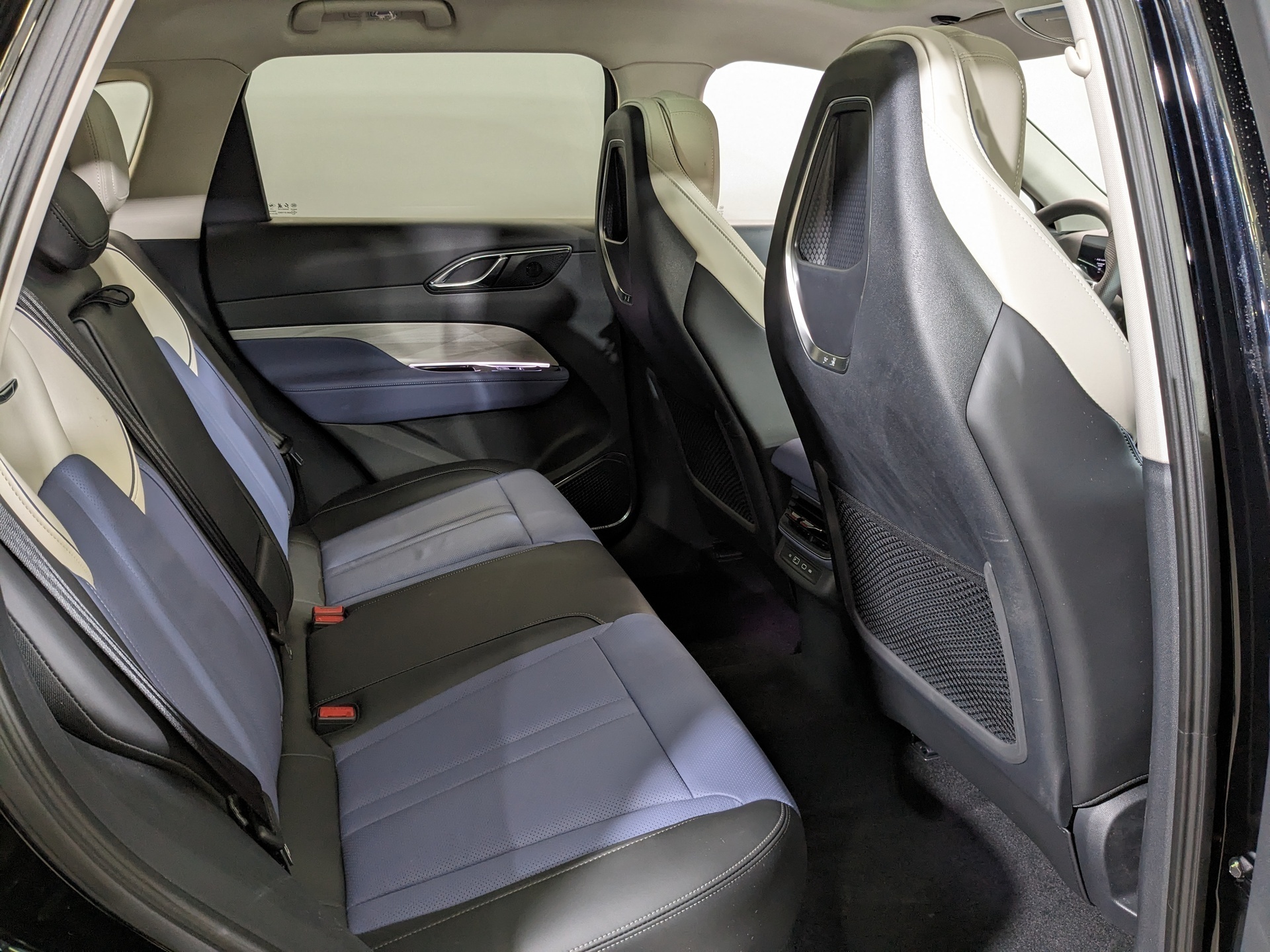 Фото Hongqi HS3 Deluxe 2.0Т/245 8AT 4WD