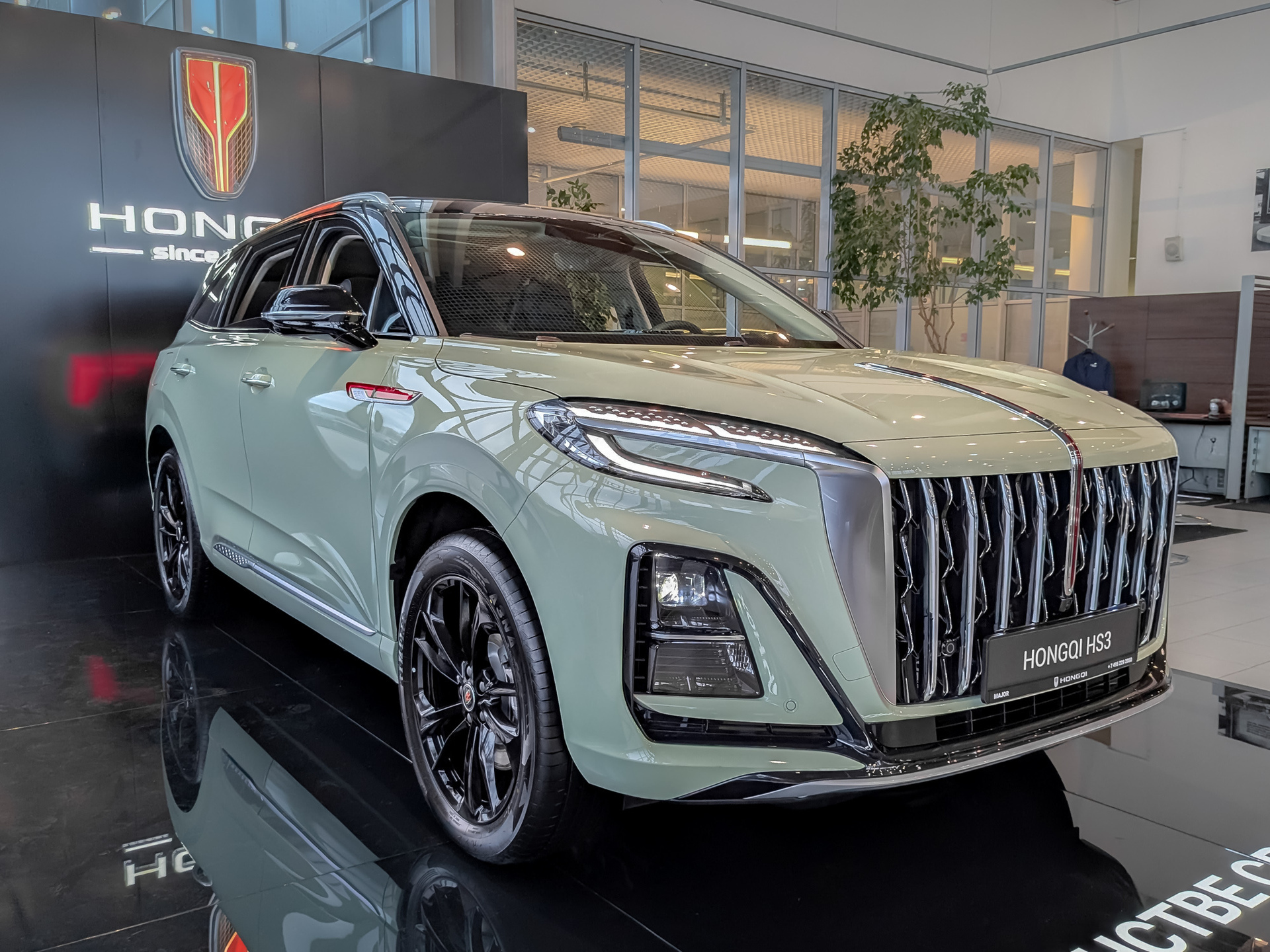 Фото Hongqi HS3 Deluxe 2.0Т/245 8AT 4WD