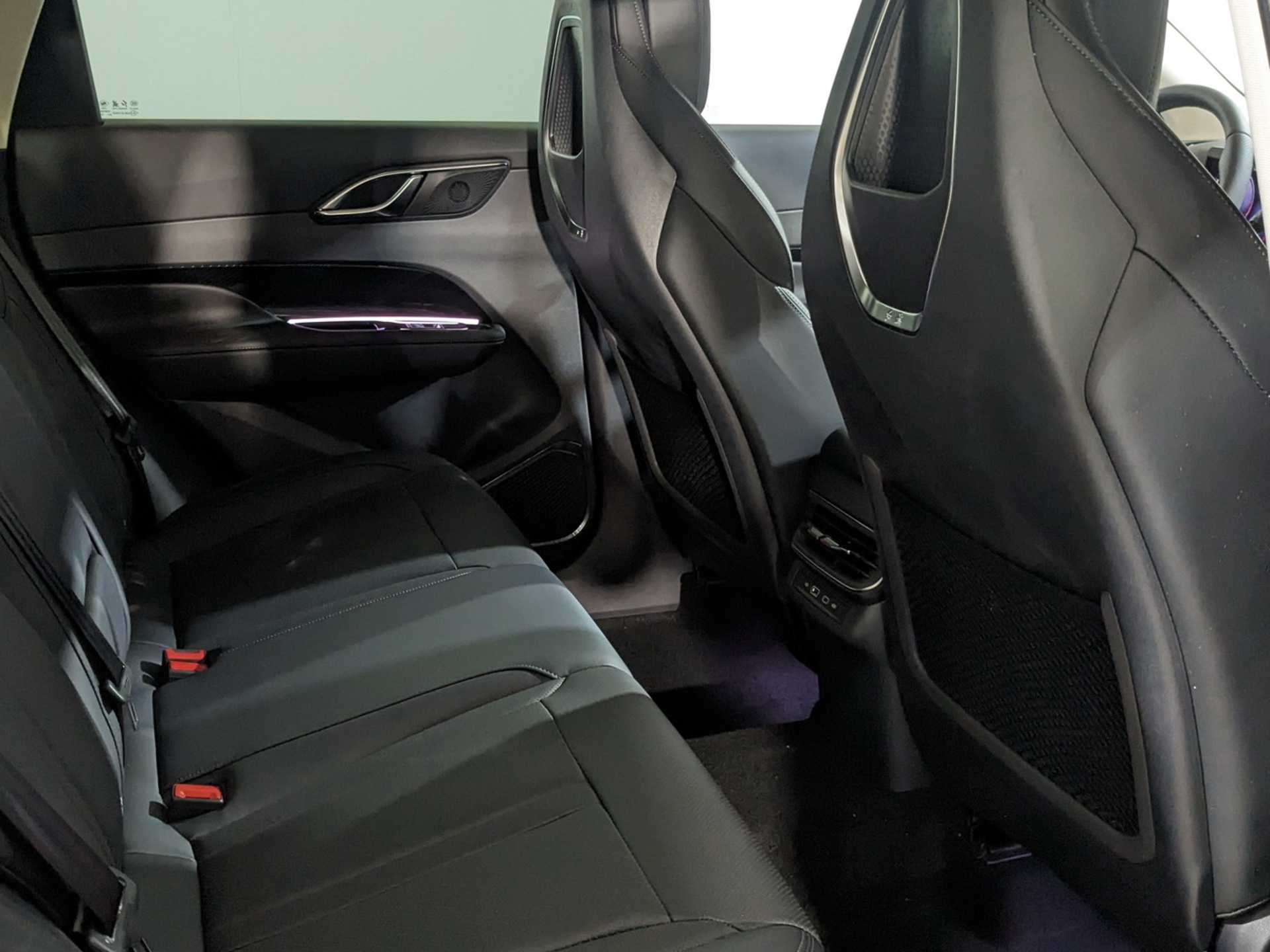 Фото Hongqi HS3 Deluxe 2.0Т/245 8AT 4WD