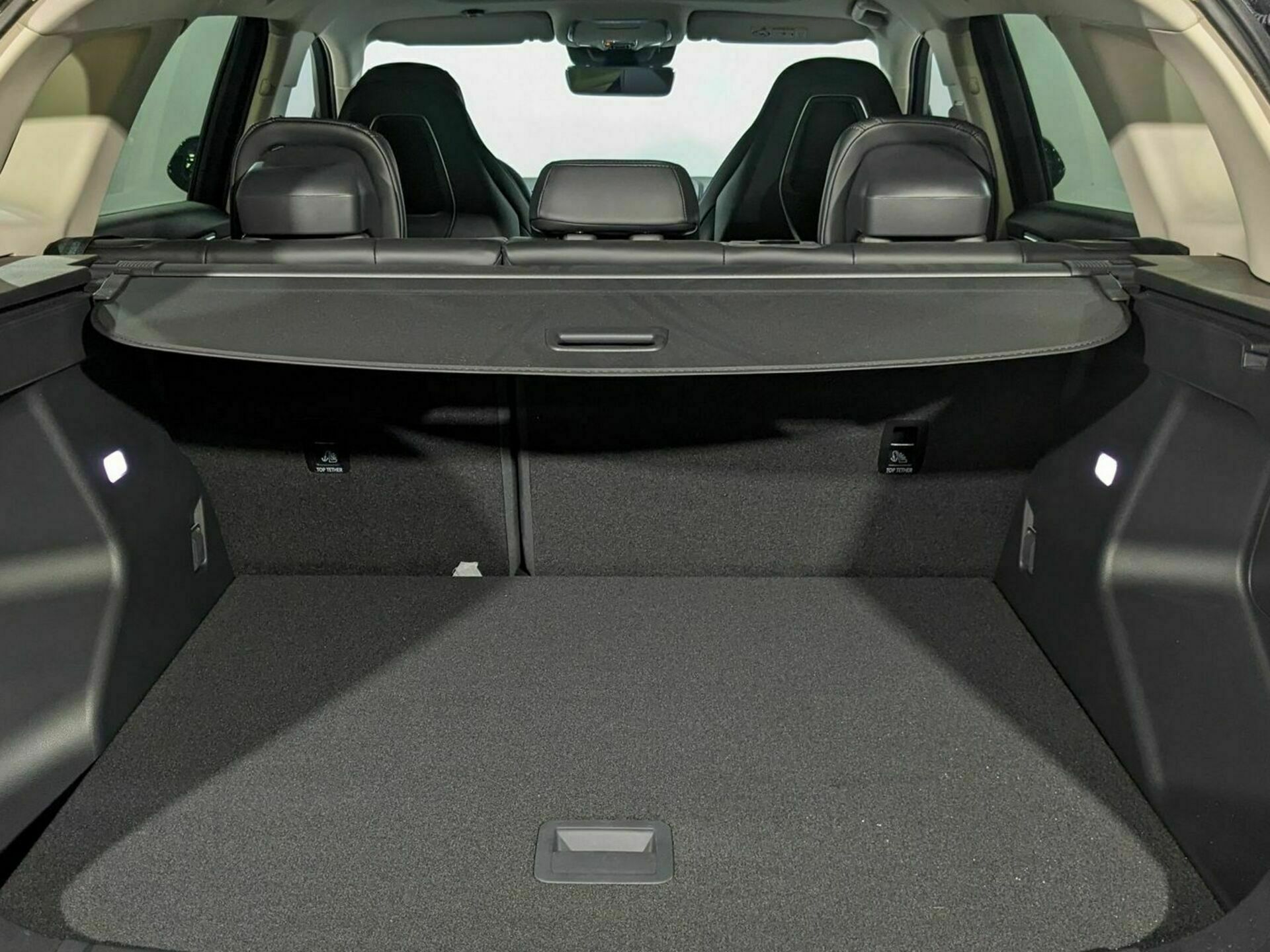 Фото Hongqi HS3 Deluxe 2.0Т/245 8AT 4WD