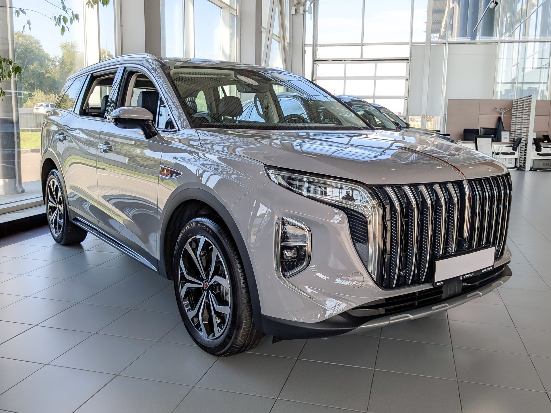 Фото Hongqi HS7 Deluxe 2.0T/245 8AT 4WD
