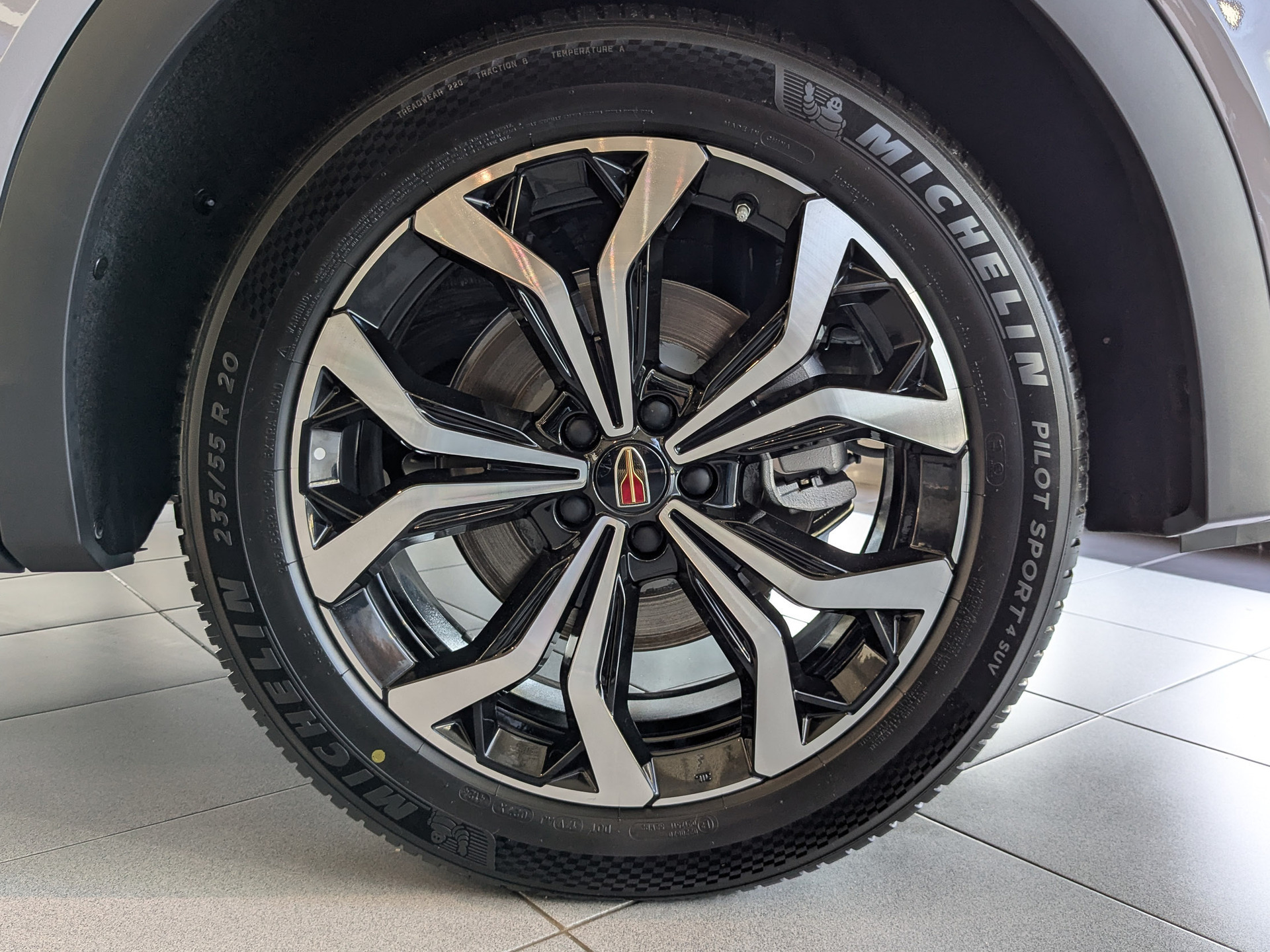 Фото Hongqi HS7 Deluxe 2.0T/245 8AT 4WD