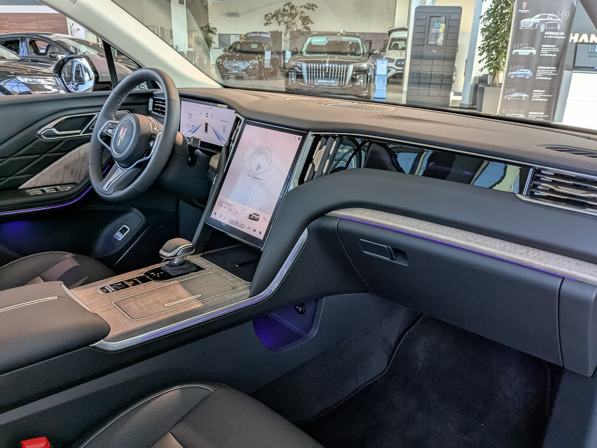 Фото Hongqi HS7 Deluxe 2.0T/245 8AT 4WD
