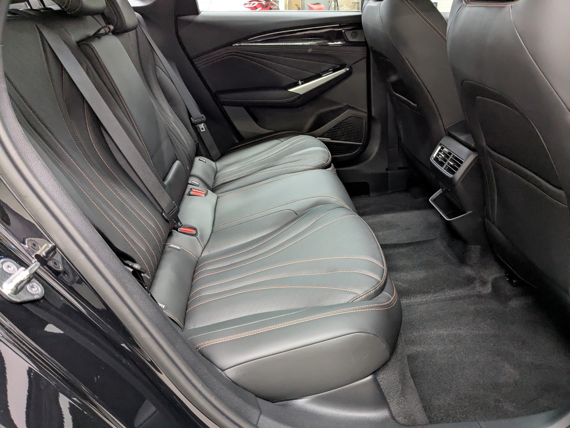 Фото Geely Preface Flagship LP 2.0T/150 7RT 4D
