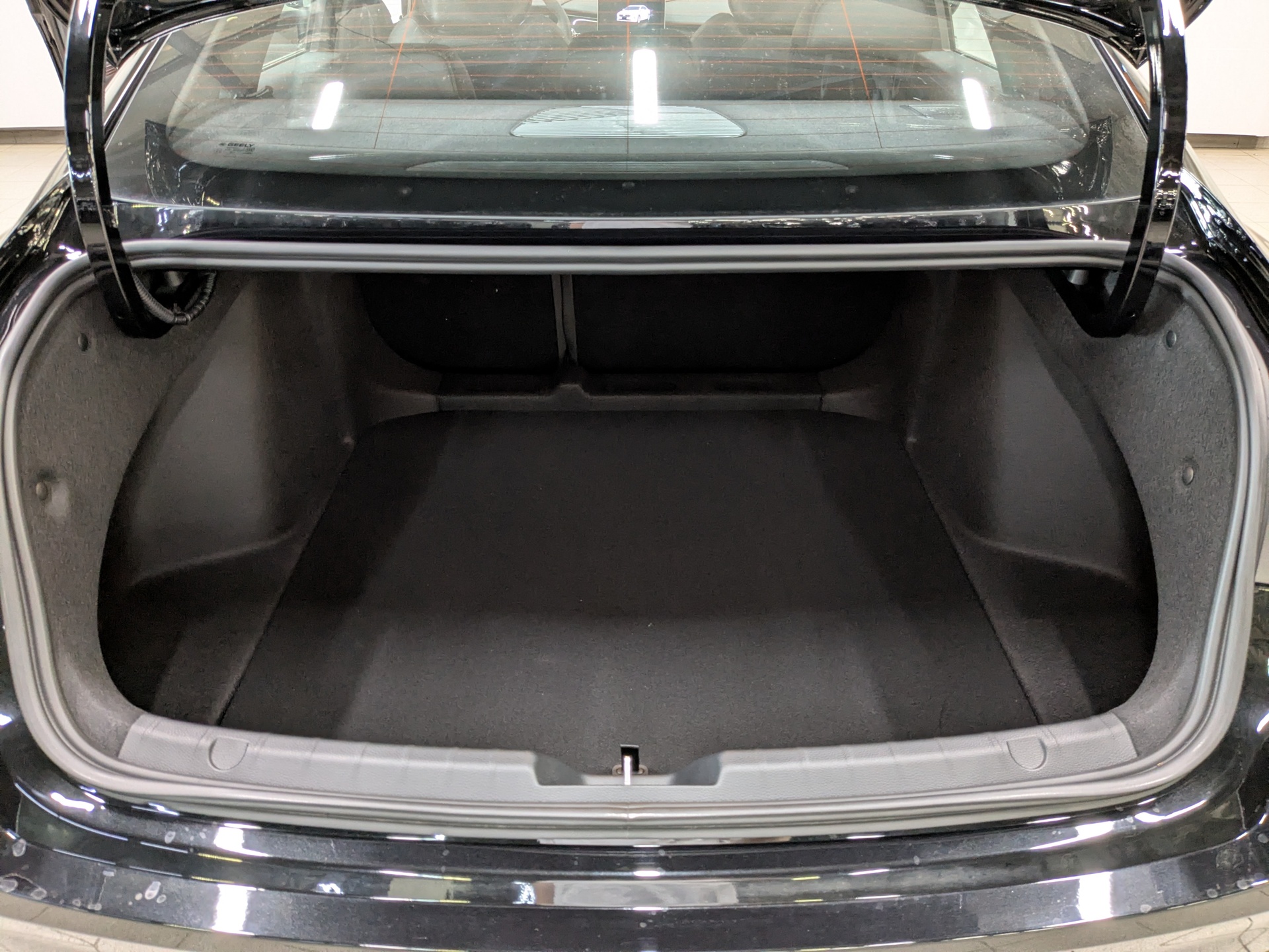 Фото Geely Preface Flagship LP 2.0T/150 7RT 4D