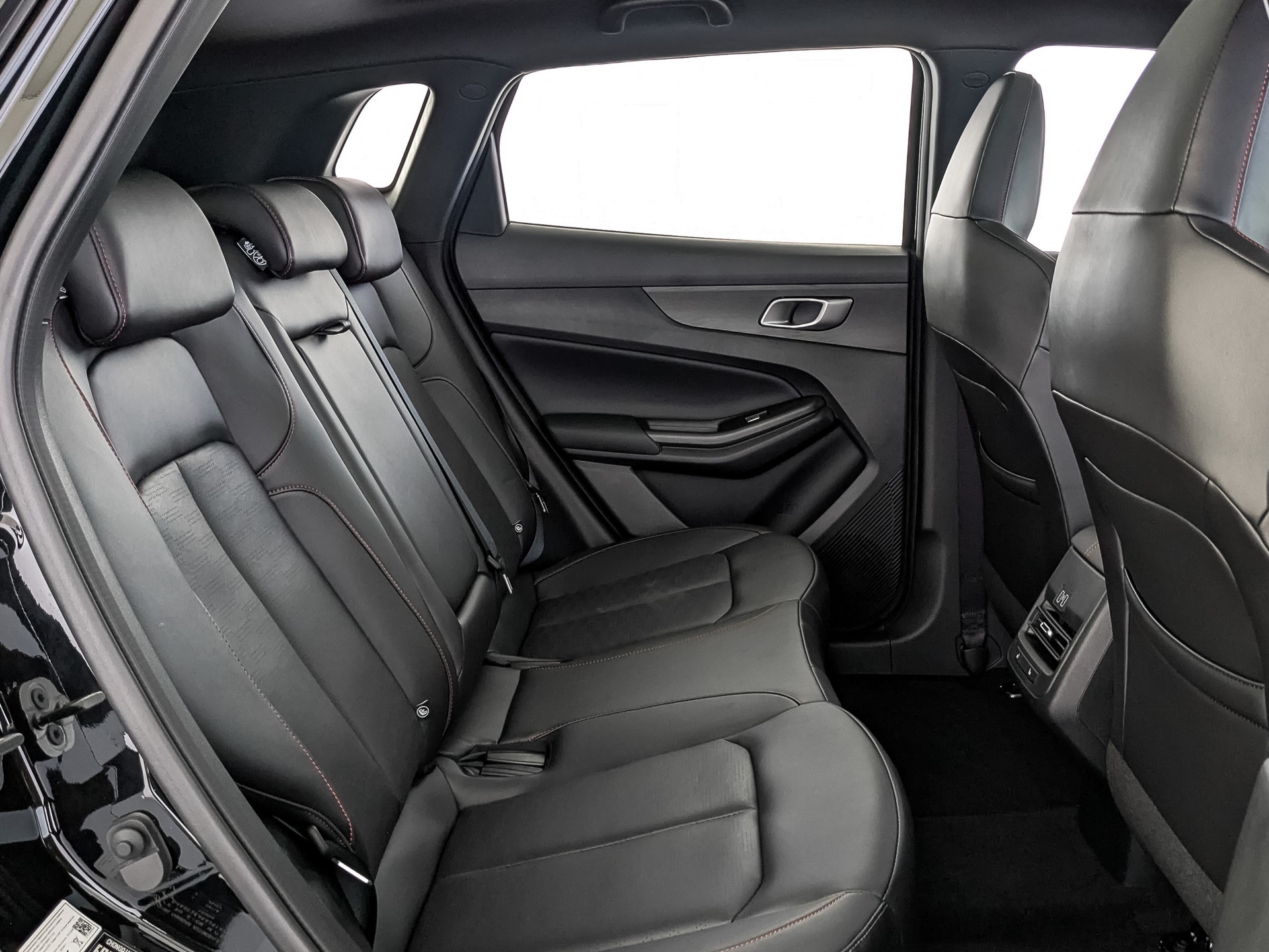 Фото Changan UNI-S Техно+ 1.5T/181 7RT Передний привод