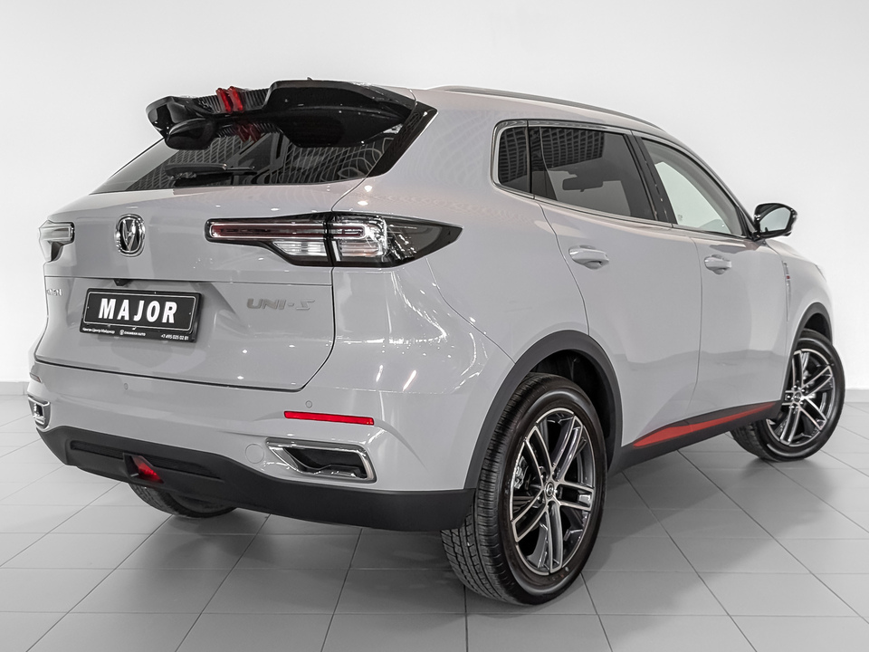 Changan UNI-S Техно 1.5T/181 7RT Передний привод