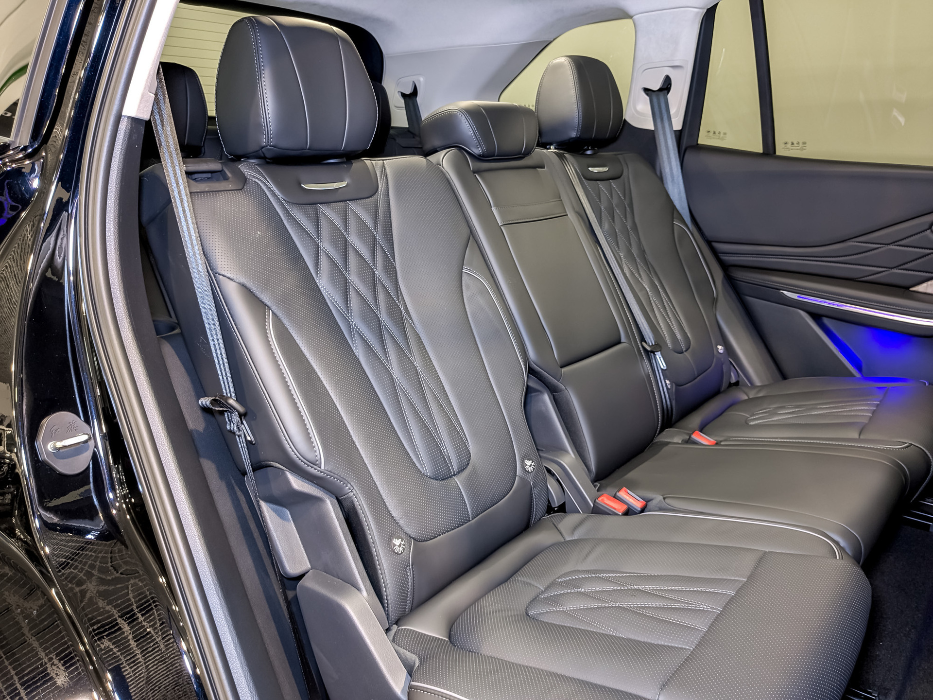 Фото Hongqi HS7 Executive 2.0T/245 8AT 4WD