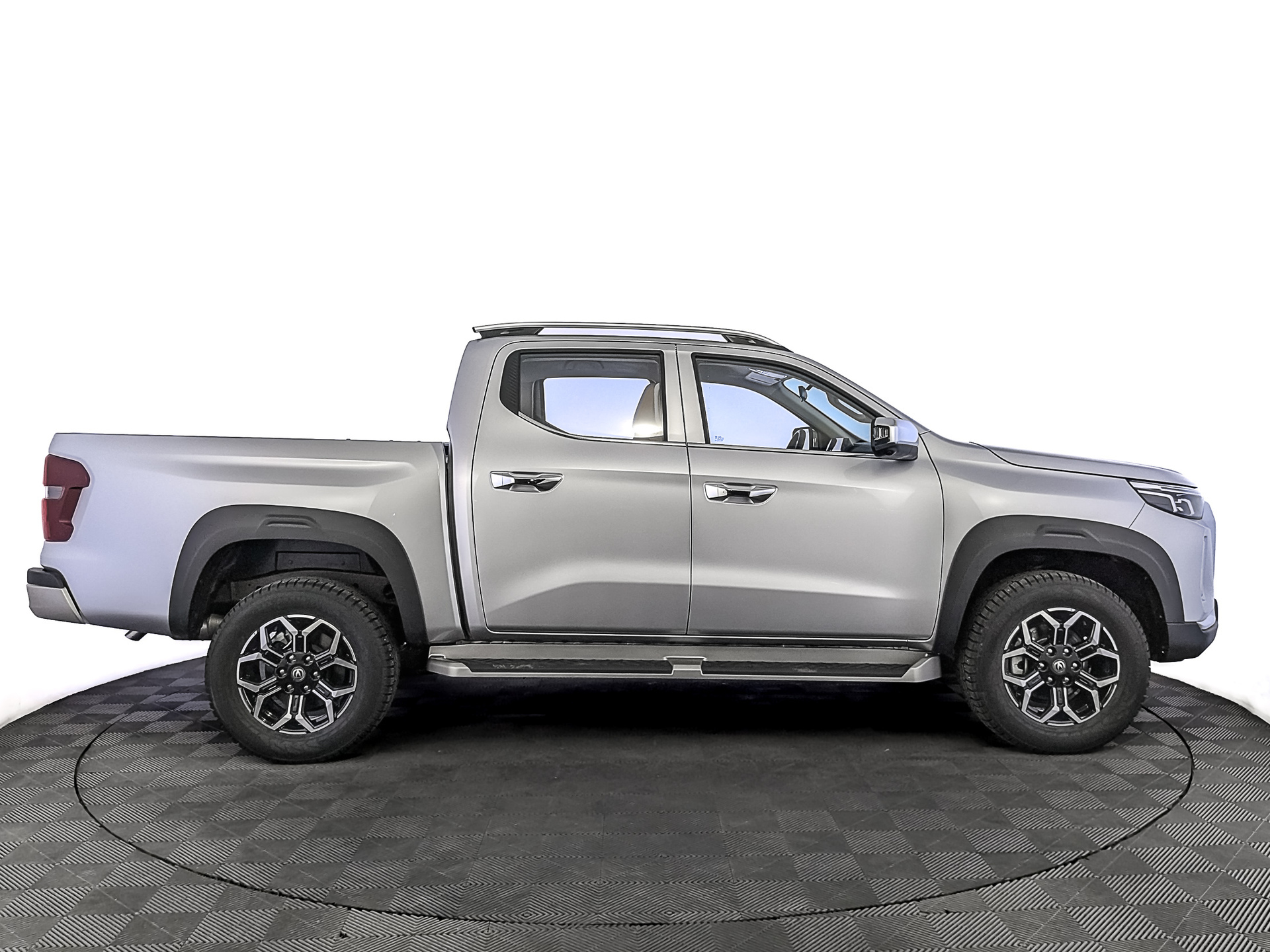 Фото Changan Hunter Plus Люкс 2.0T/226 8AT Полный привод