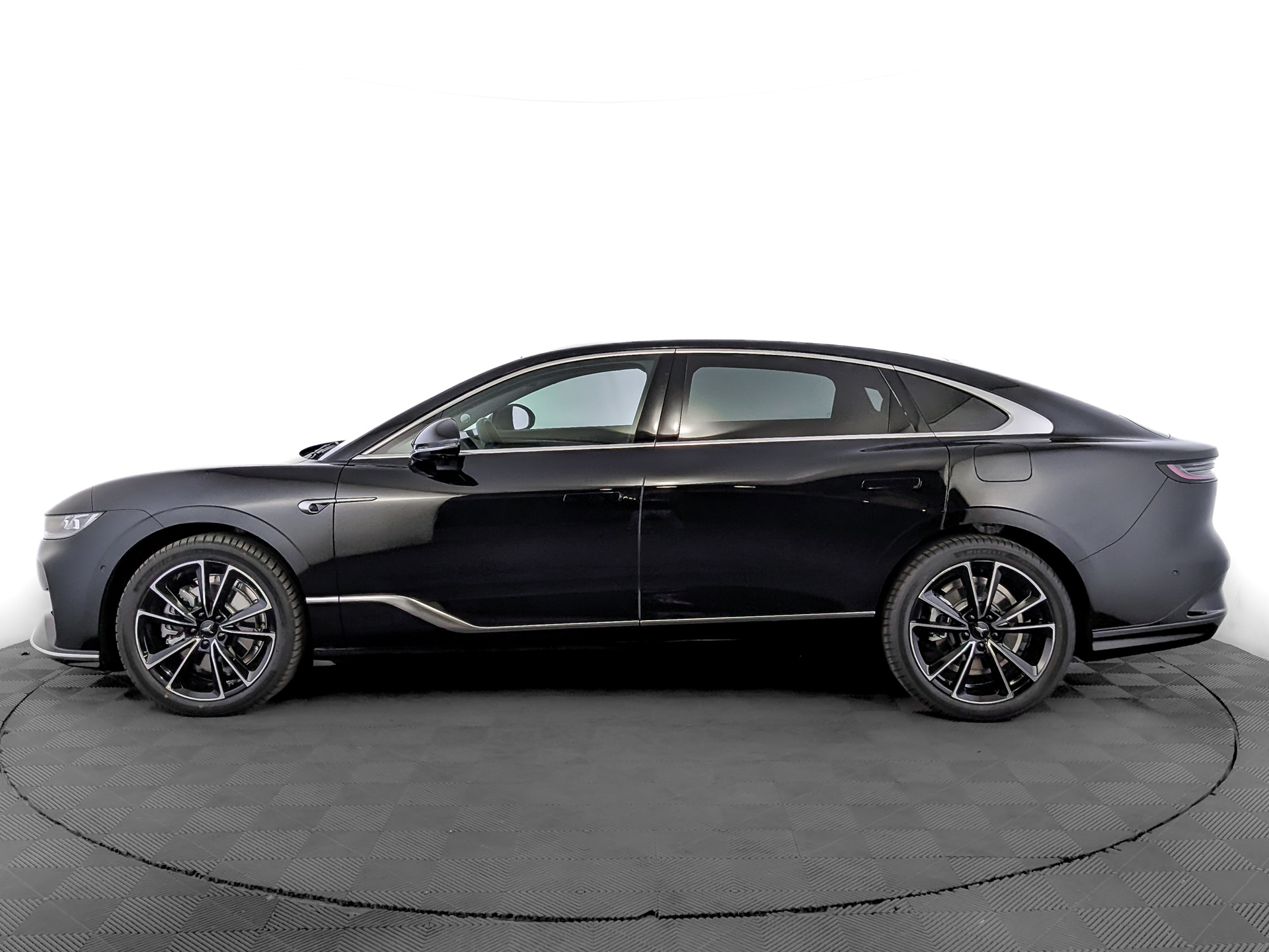 Фото Voyah Passion EVR 1.5ELH/170 43кВт 4WD