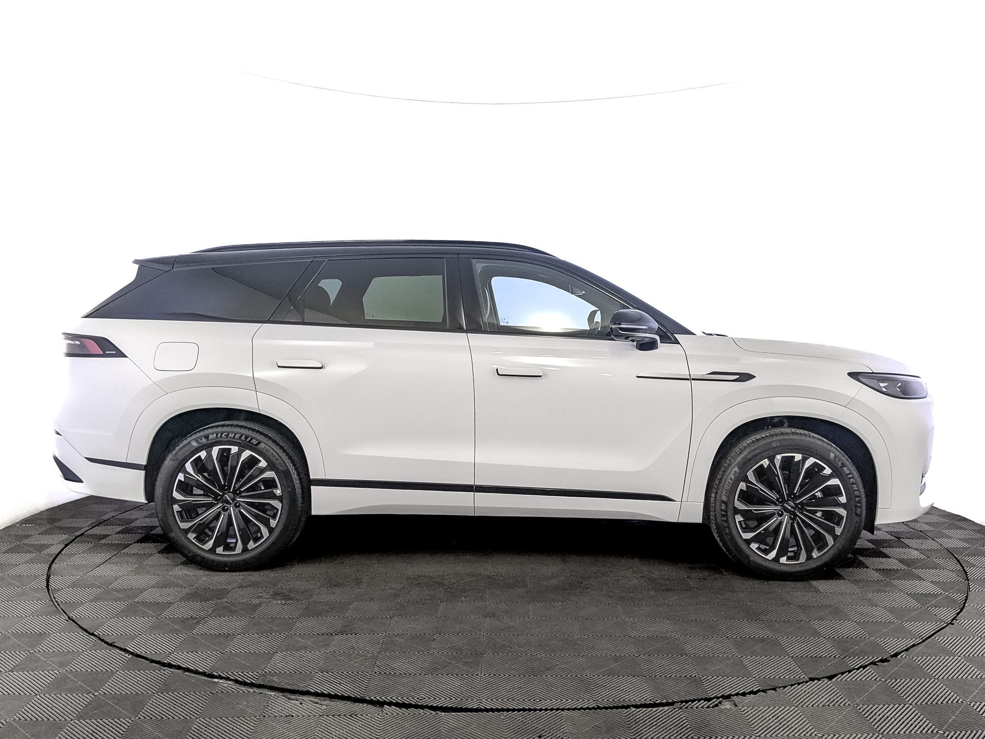 Фото JAECOO J8 Престиж 2.0T/249 7RT 4WD