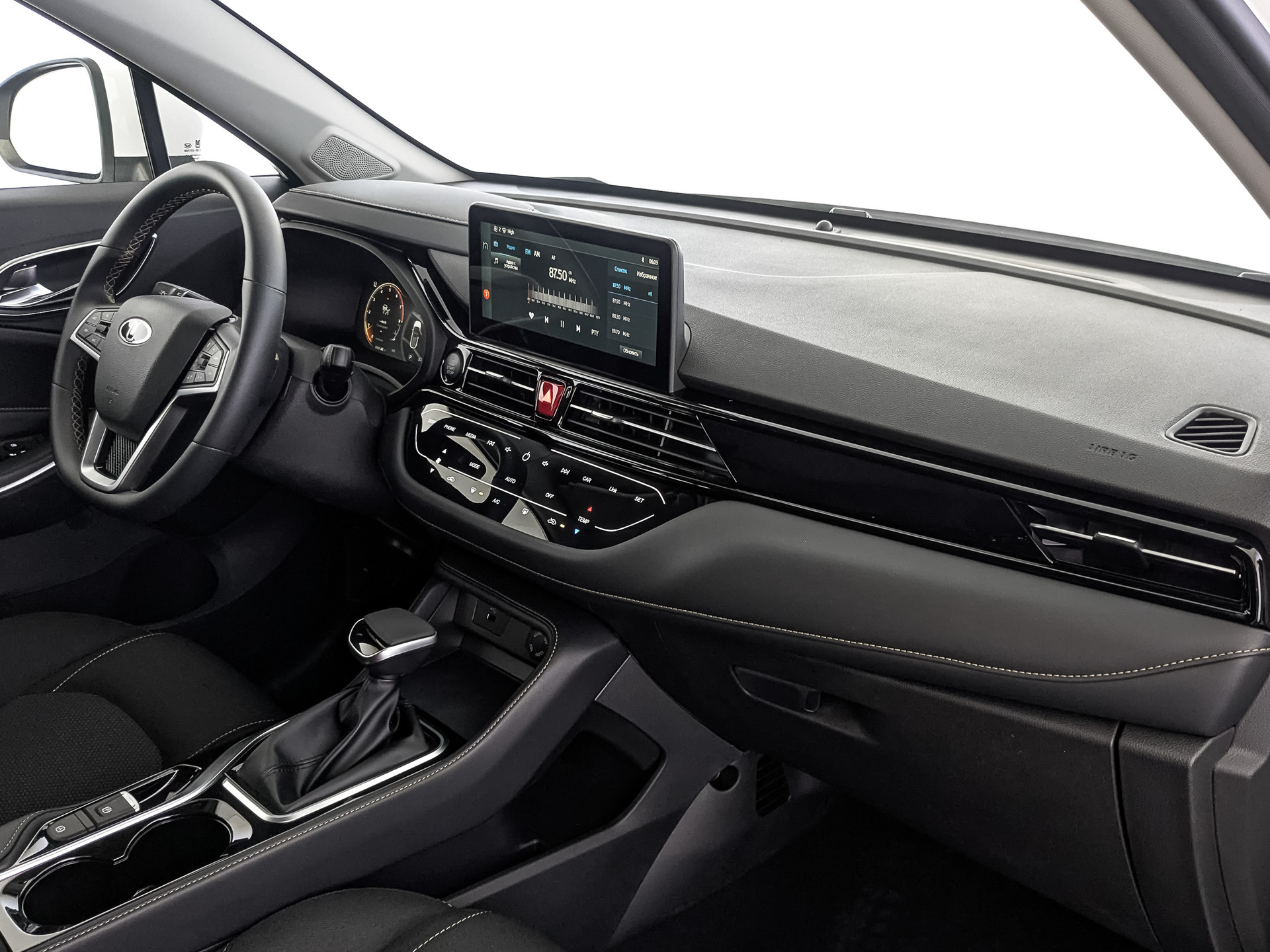 Фото Москвич 3 Комфорт с телематикой 1.5T/136 CVT 5D